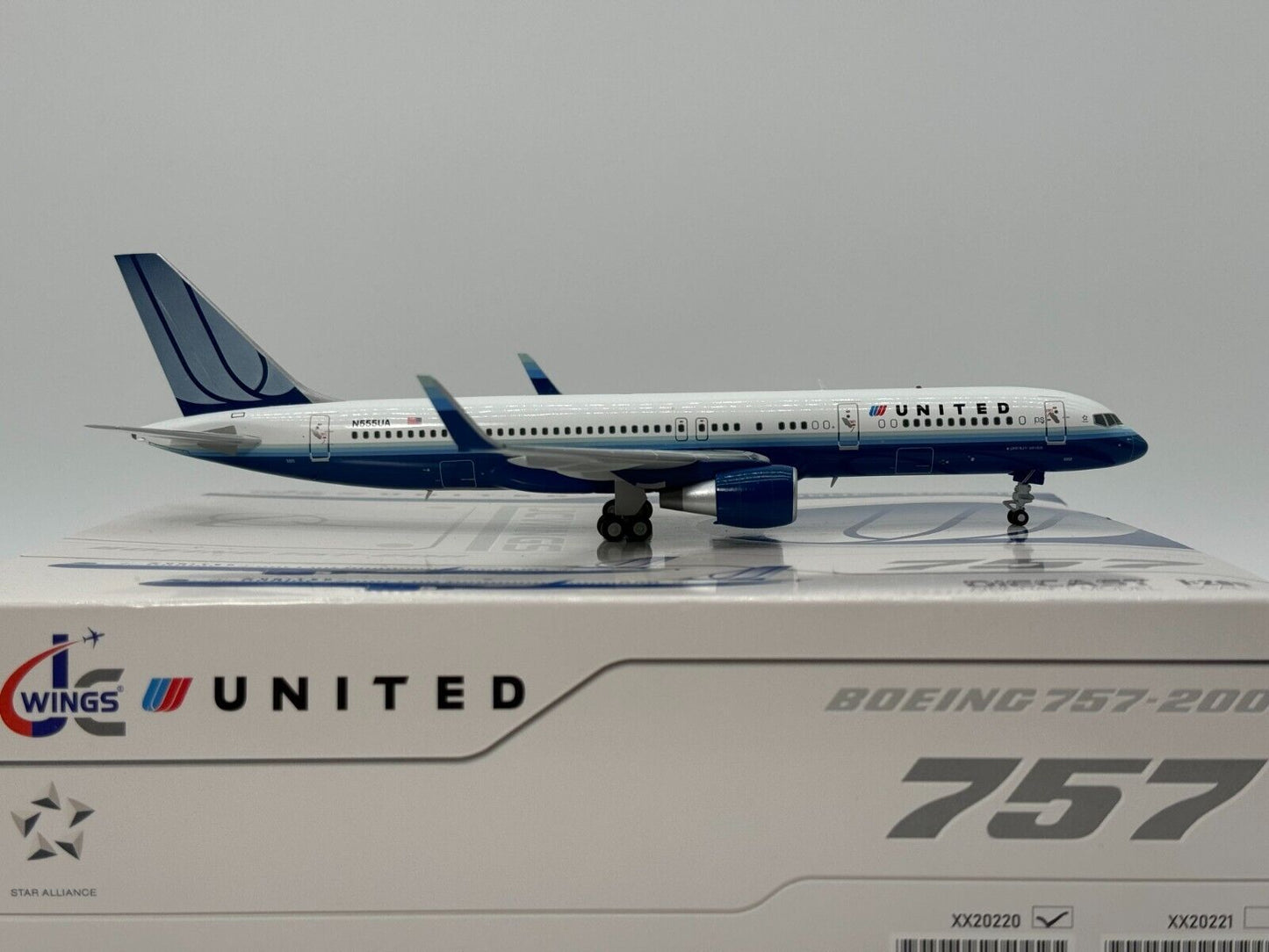 JC Wings 1:200 United Airlines Boeing 757-200 N555UA Tulip Livery XX20220