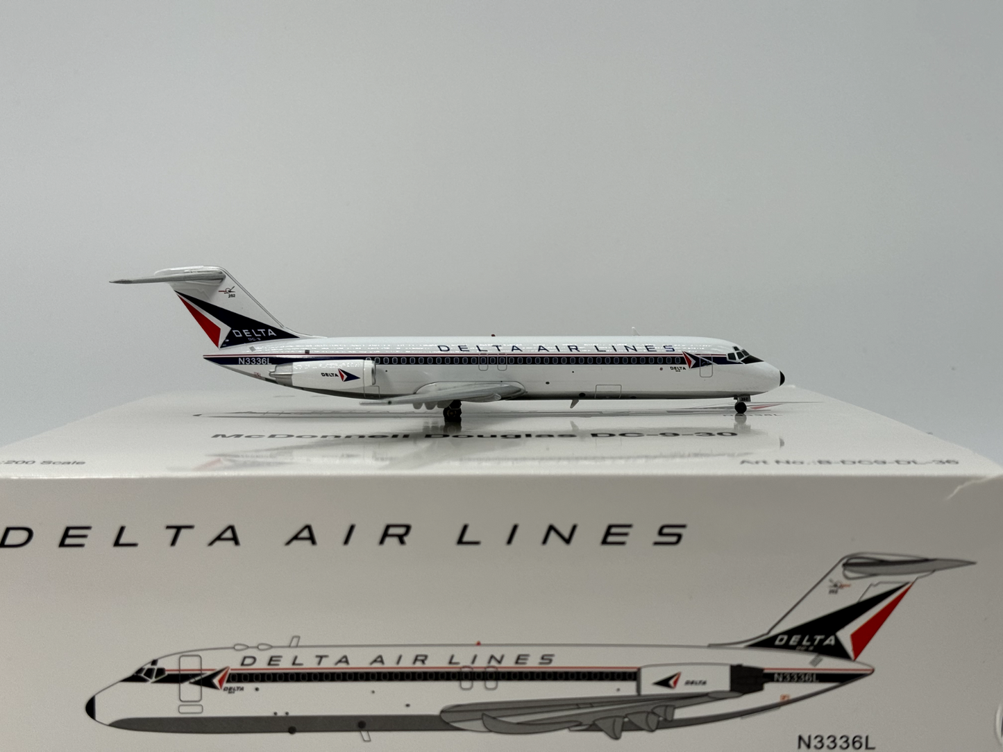 Inflight200 Delta Airlines Douglas DC-9 N3336L Widget B-DC9-DL-36
