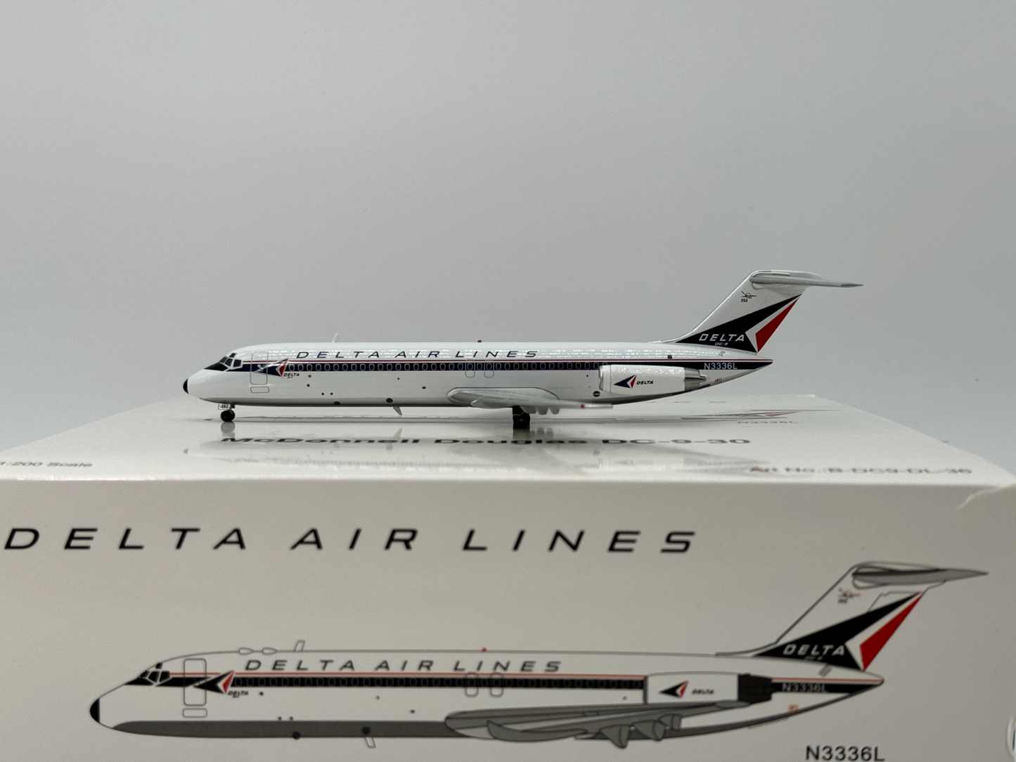 Inflight200 Delta Airlines Douglas DC-9 N3336L Widget B-DC9-DL-36