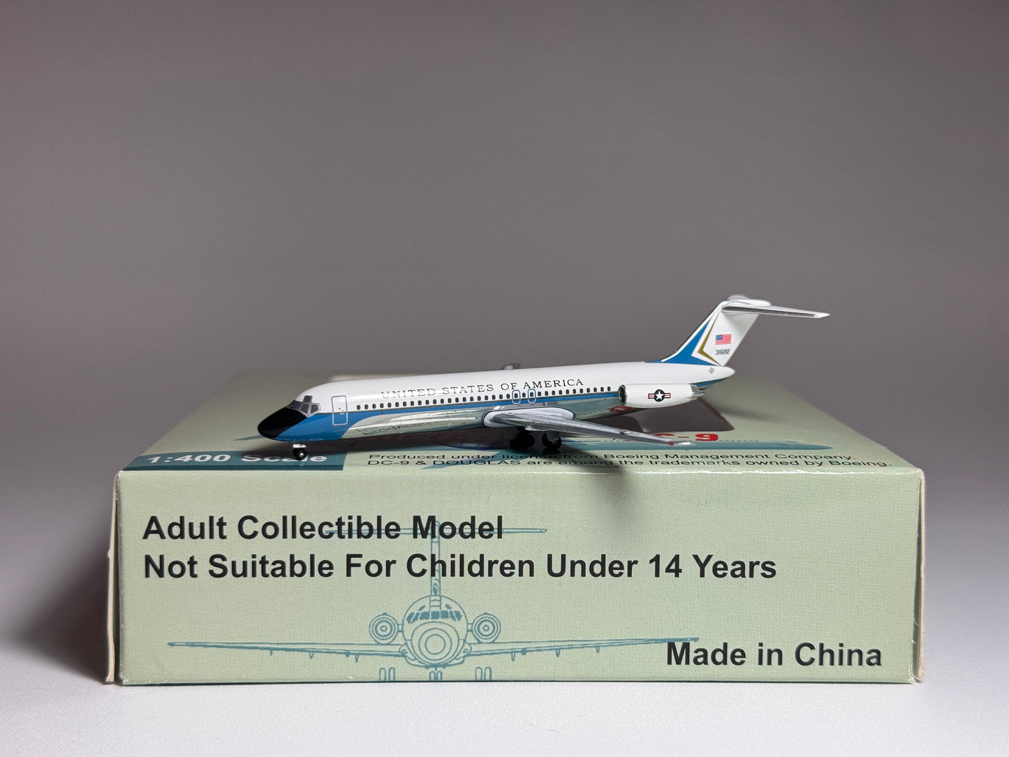 Aeroclassics 1:400 USAF Douglas DC-9-30 (C-9) 31682 AC731682