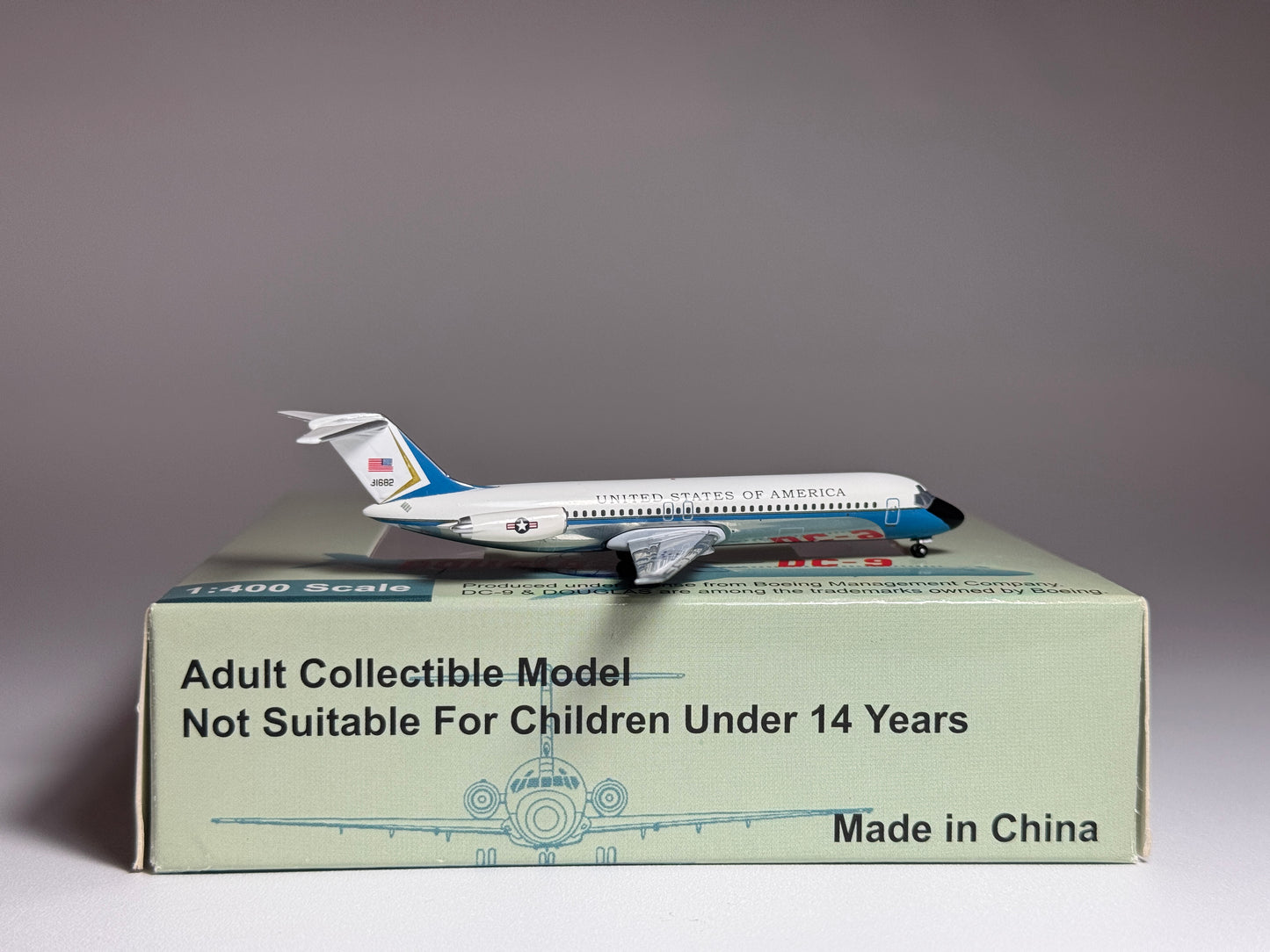 Aeroclassics 1:400 USAF Douglas DC-9-30 (C-9) 31682 AC731682