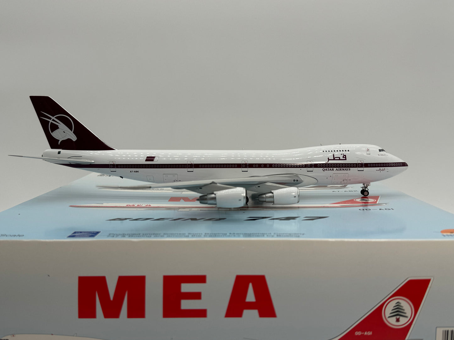Inflight200 Qatar Airways Boeing 747SR-81 A7-ABK 1980s colors IF742QR001