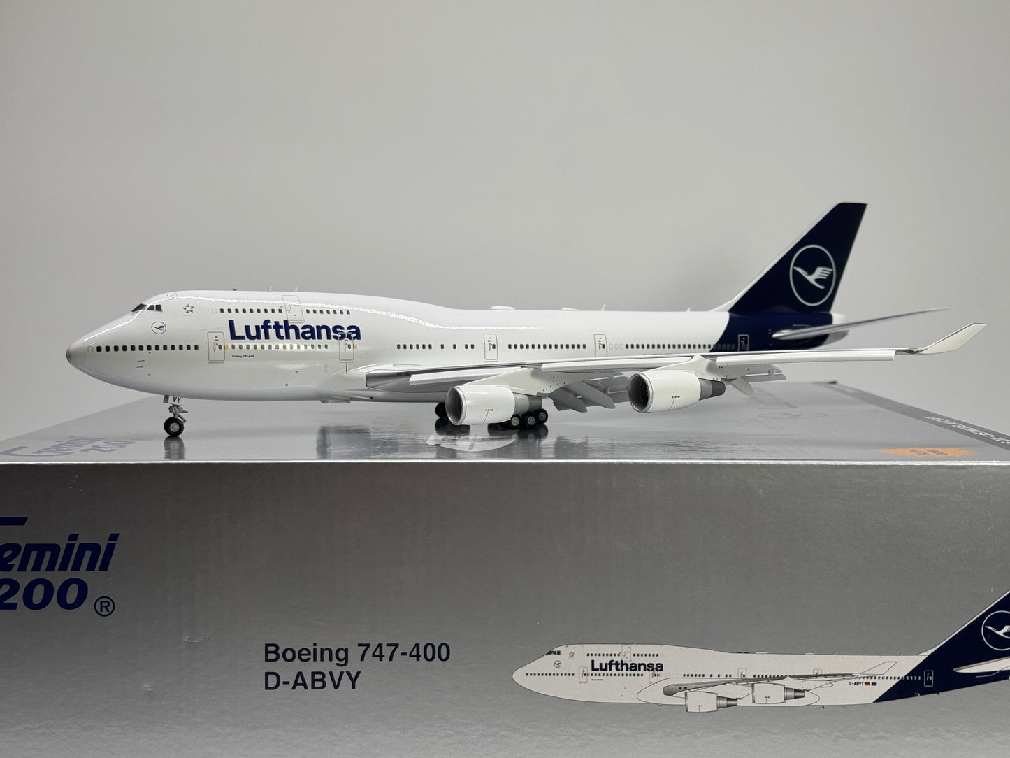 Gemini Jets 1:200 Lufthansa Boeing 747-400 D-ABVY New Colors G2DLH1241F