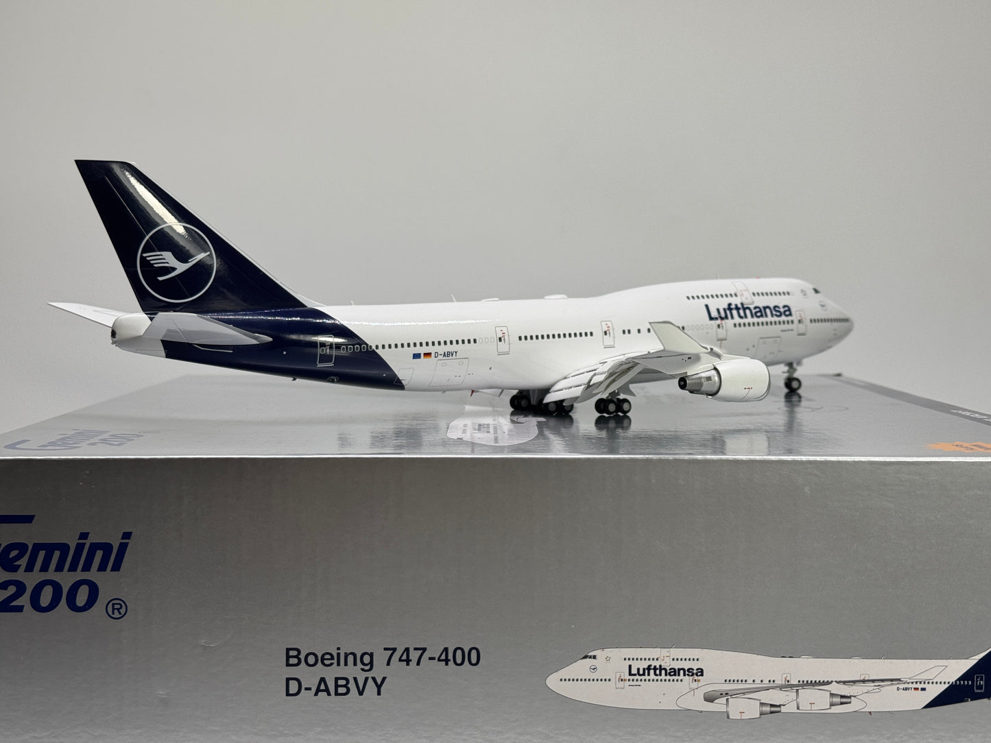 Gemini Jets 1:200 Lufthansa Boeing 747-400 D-ABVY New Colors G2DLH1241F