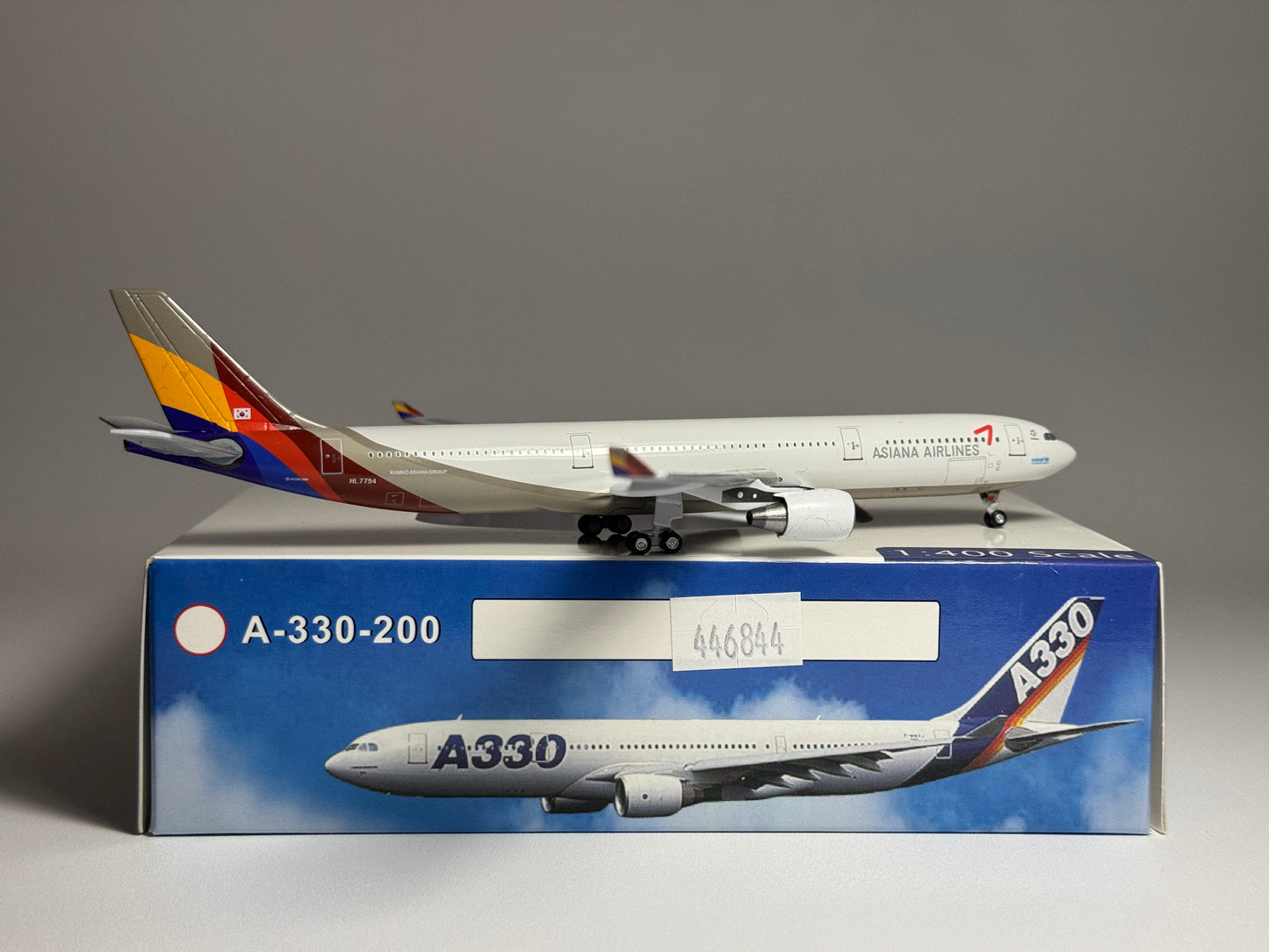 Aeroclassics 1:400 Asiana Airlines Airbus A330-300 HL7794 ACHL7794