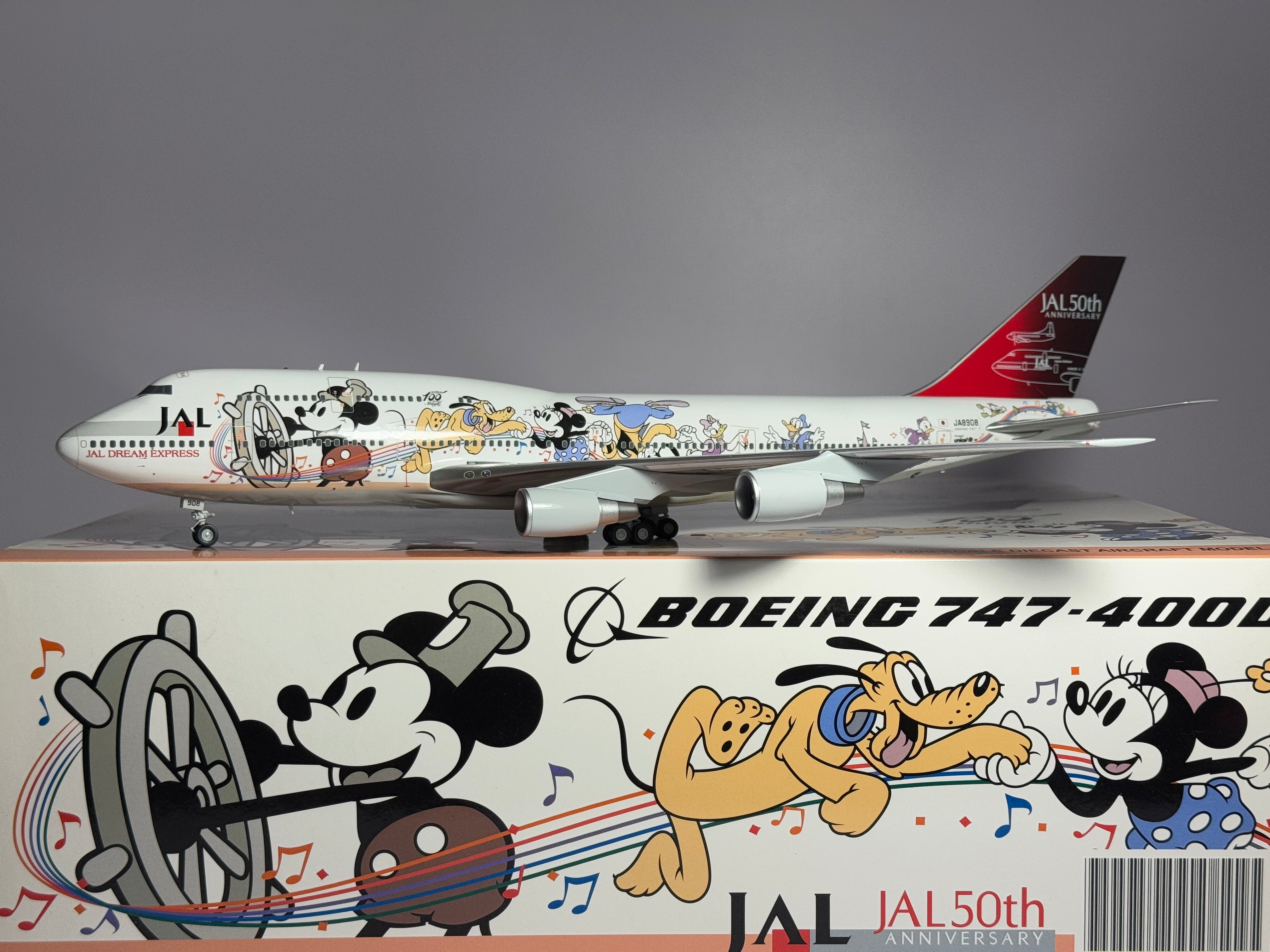 Inflight200 JAL Japan Airlines Boeing 747-400 JA8908 Disney 