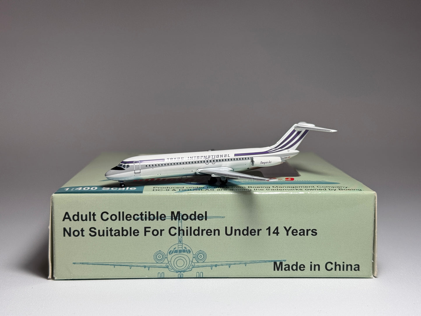 Aeroclassics 1:400 Texas International Douglas DC-9-30 N1308T "Pamper Jet" ACN1308T