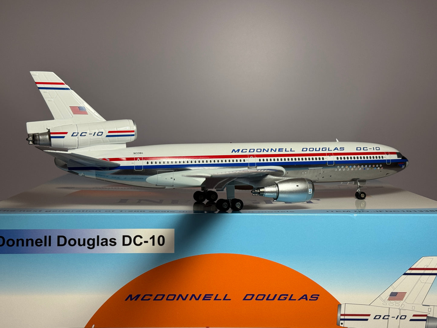 Inflight200 House Colors McDonnell Douglas DC-10-10 N1338U w/ stand IFDC101338P