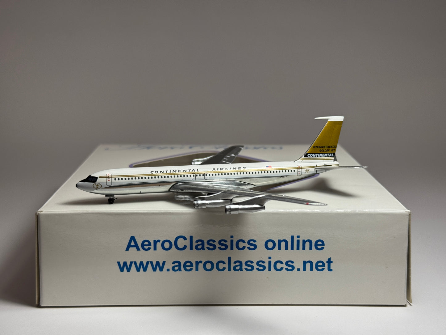 Aeroclassics 1:400 Continental Airlines Boeing 707-300 N17321 Golden Jet ACN17321