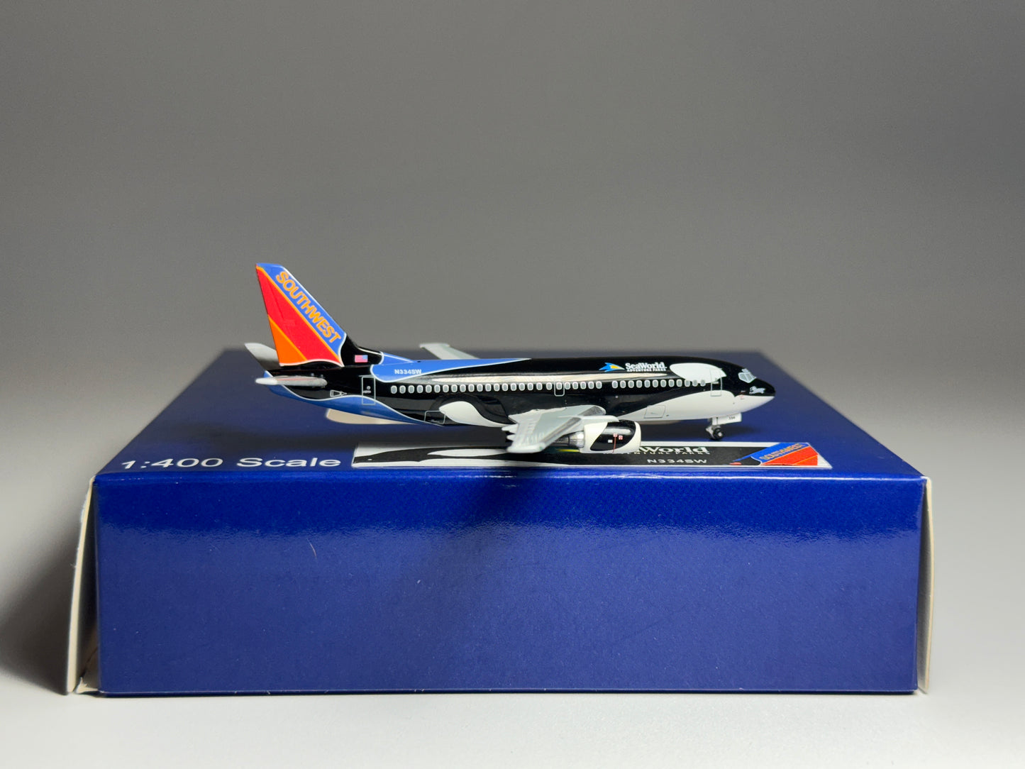 Aeroclassics 1:400 Southwest Airlines Boeing 737-300 N334SW Shamu Seaworld ACN334SW