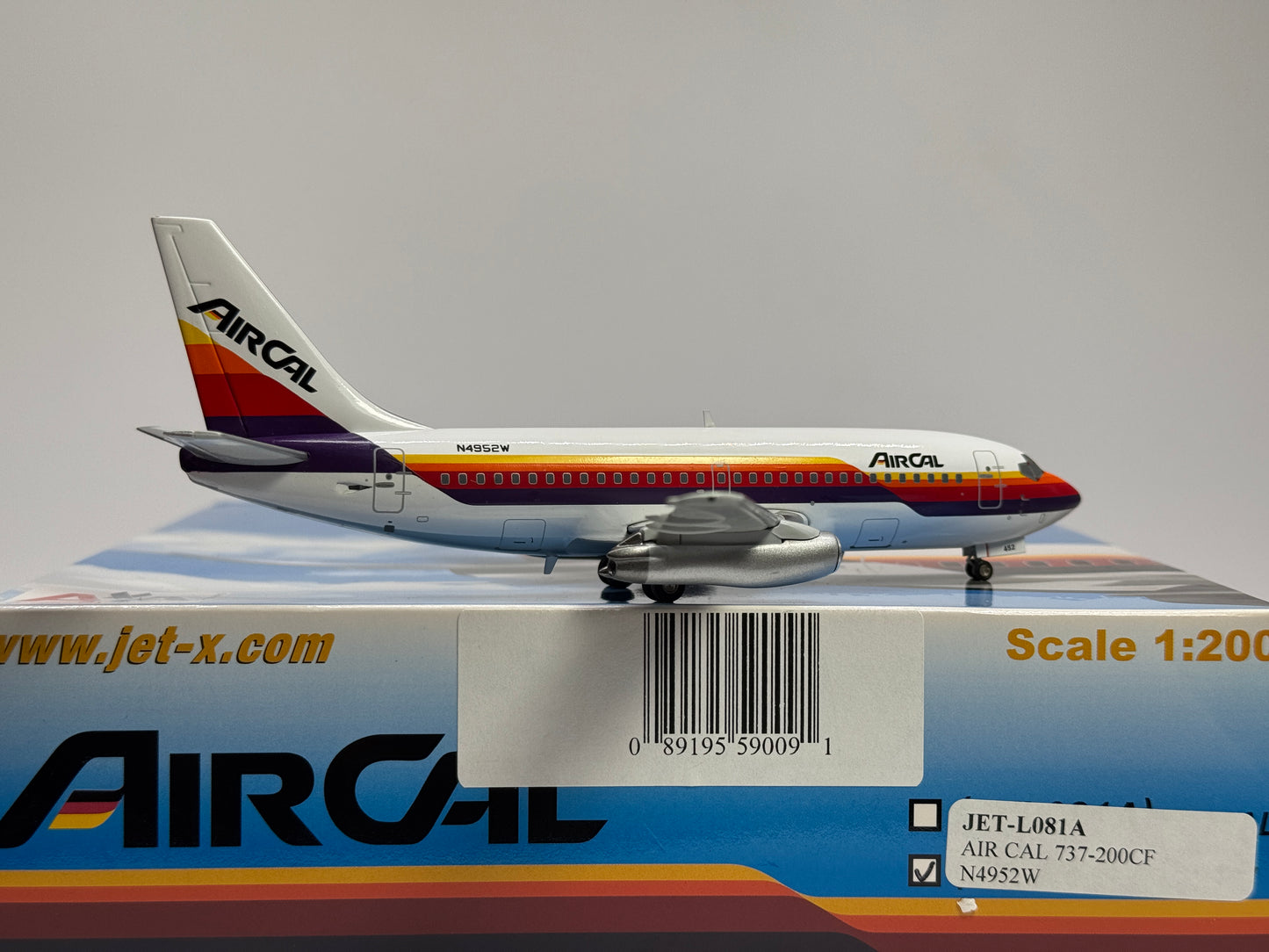 Jet-X 1:200 AirCal Boeing 737-200 N4952W Last Colors JET-L081A