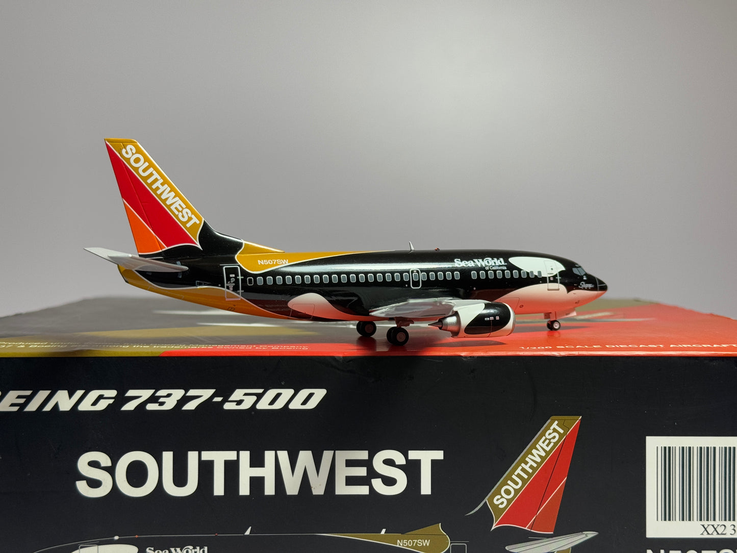 JC Wings 1:200 Southwest Airlines Boeing 737-500 N507SW Shamu Mustard Rocket XX2377
