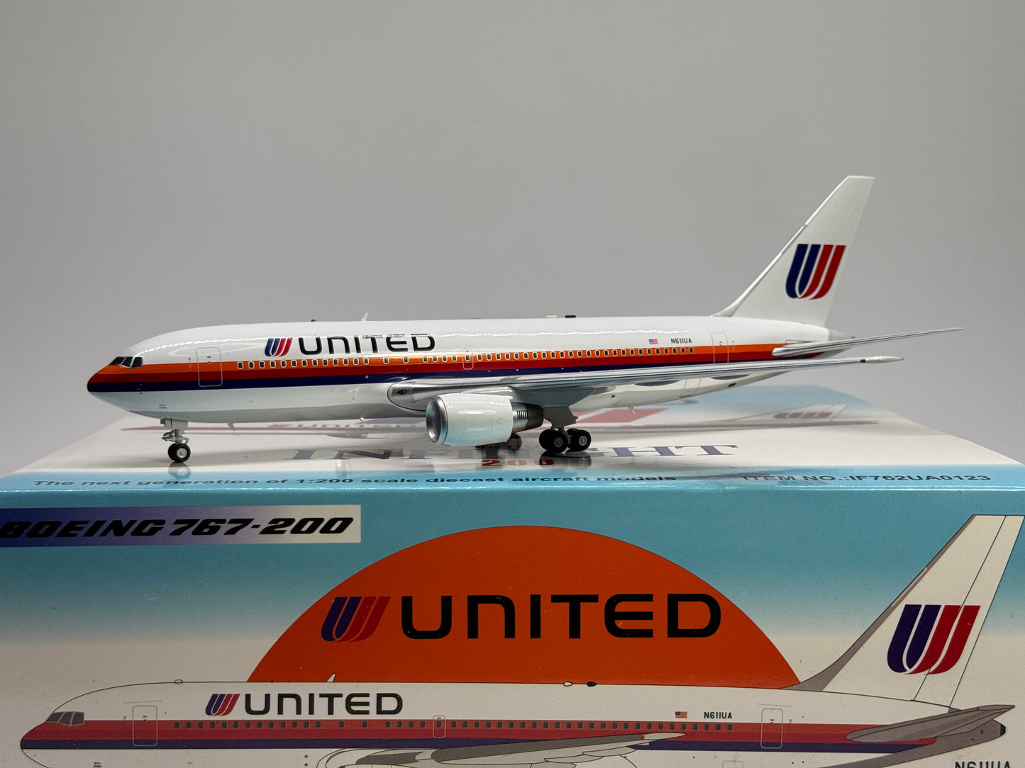 Inflight200 United Airlines Boeing 767-200 N611UA Saul Bass IF762UA0123