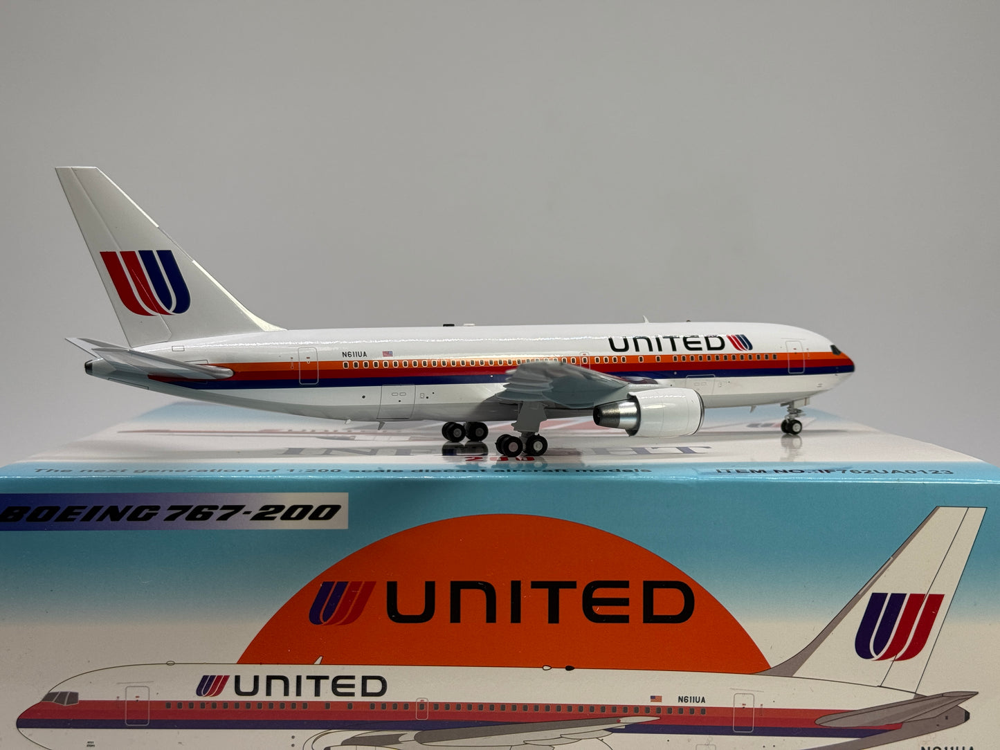 Inflight200 United Airlines Boeing 767-200 N611UA Saul Bass IF762UA0123