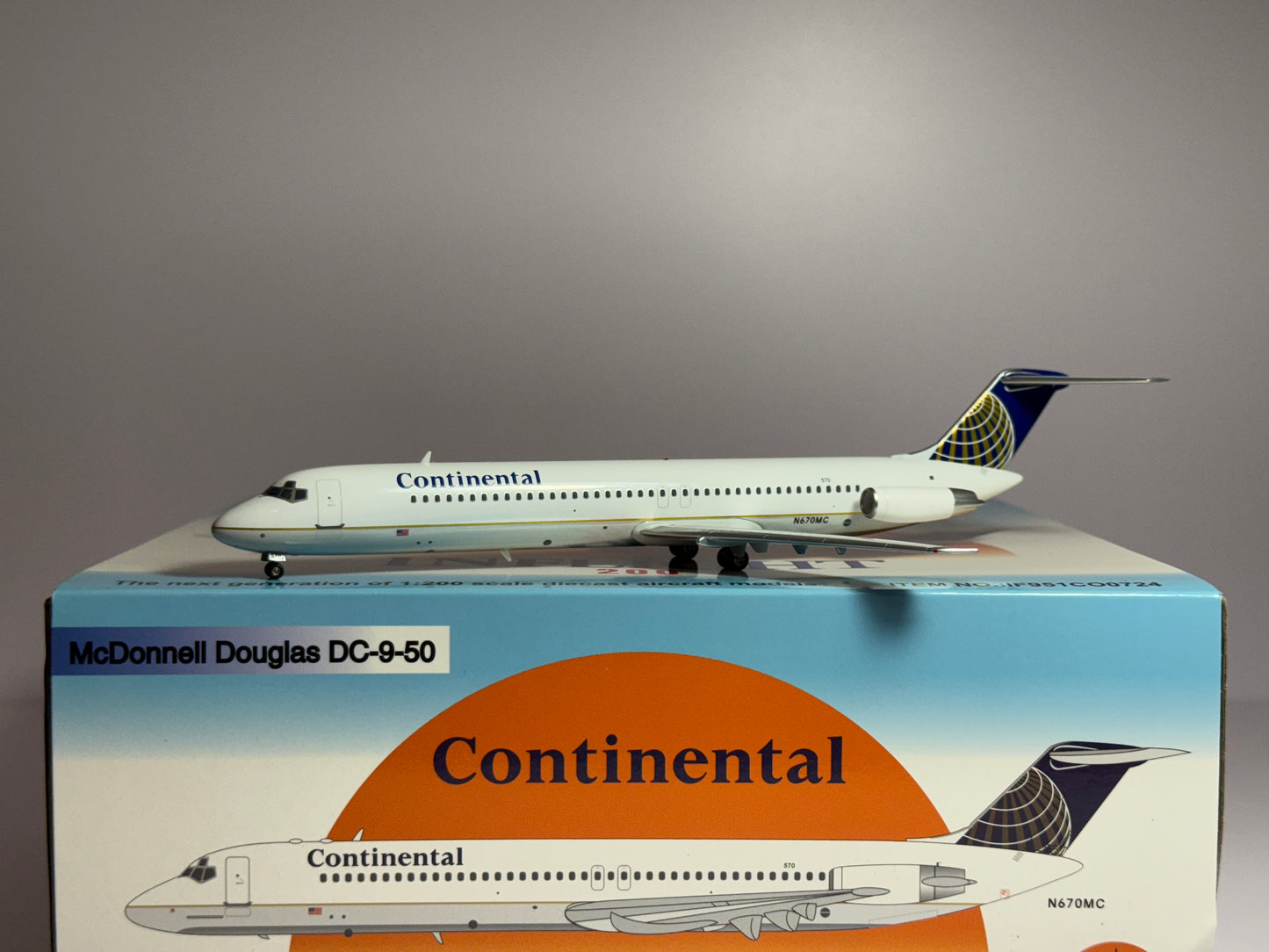 Inflight200 Continental Airlines Douglas DC-9-50 N670MC Globe IF951CO0724