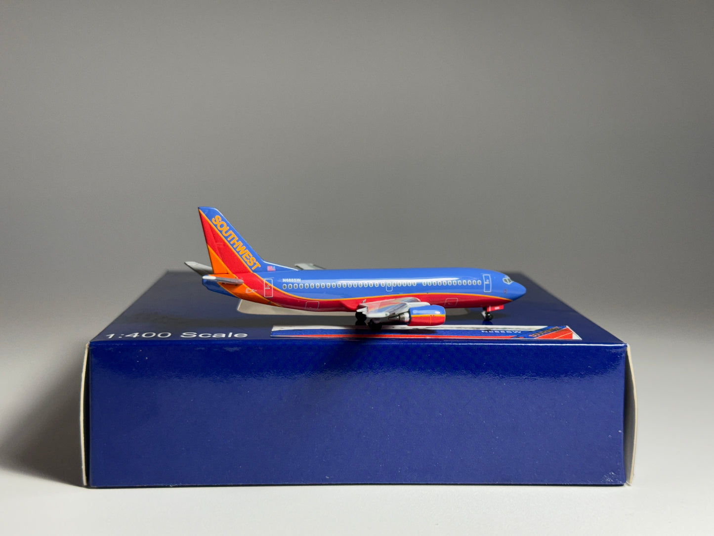 Aeroclassics 1:400 Southwest Airlines Boeing 737-300 N688SW Canyon Blue ACN688SW