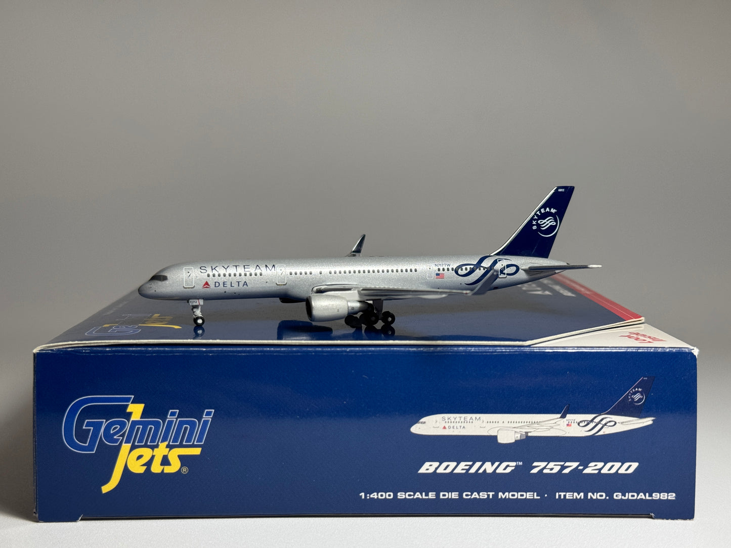 Gemini Jets 1:400 Delta Air Lines Boeing 757-200 N717TW SkyTeam Livery GJDAL982