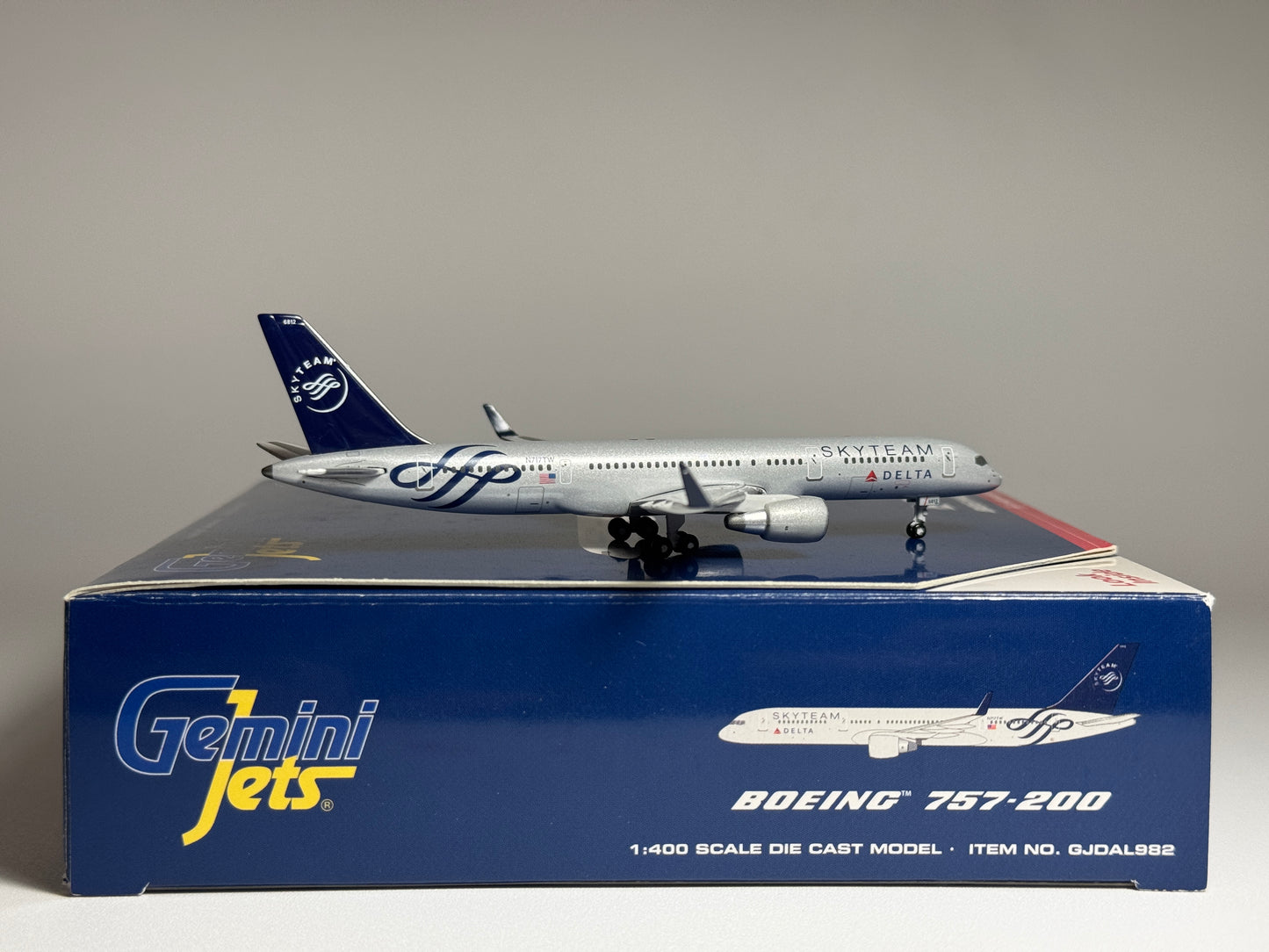 Gemini Jets 1:400 Delta Air Lines Boeing 757-200 N717TW SkyTeam Livery GJDAL982