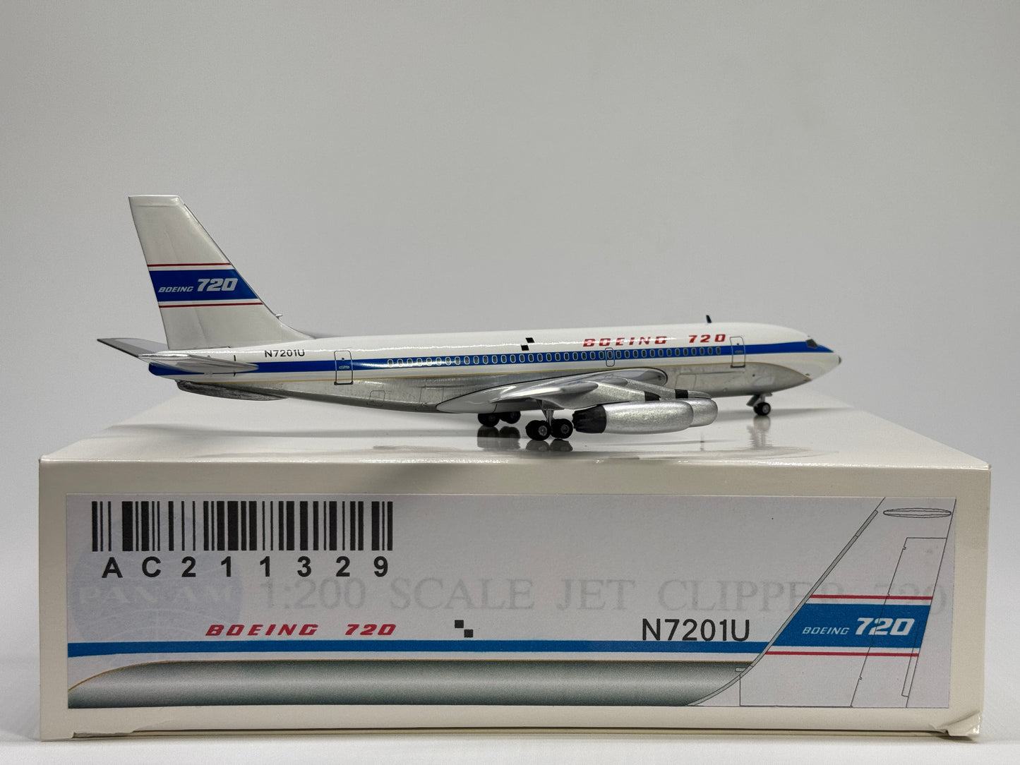 Aeroclassics 1:200 House Colors Boeing 720 N7201U Rollout AC211329