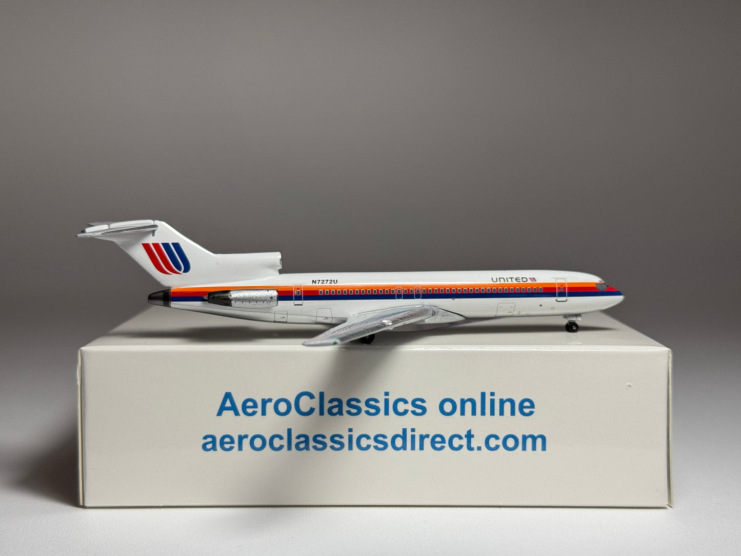 Aeroclassics 1:400 United Airlines Boeing 727-200 N7272U Saul Bass AC411369