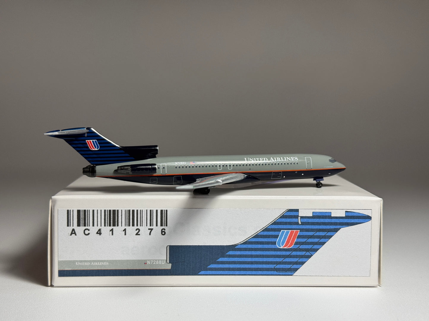Aeroclassics 1:400 United Airlines Boeing 727-200 N7288U Battleship Grey AC411276A