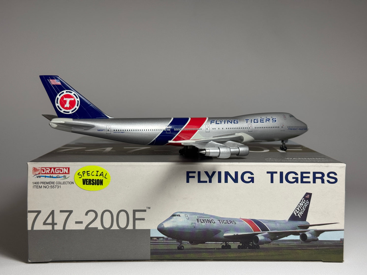 Dragon Wings 1:400 Flying Tigers Boeing 747-200F N800FT 55731