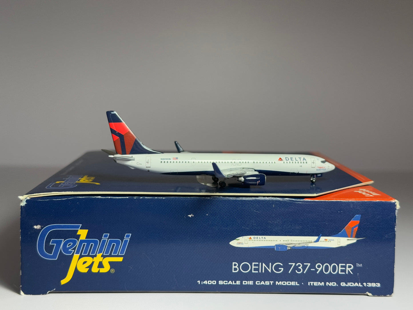 1:400 Gemini Jets Delta Air Lines Boeing 737-900 N809DN Spirit of Seattle GJDAL1393
