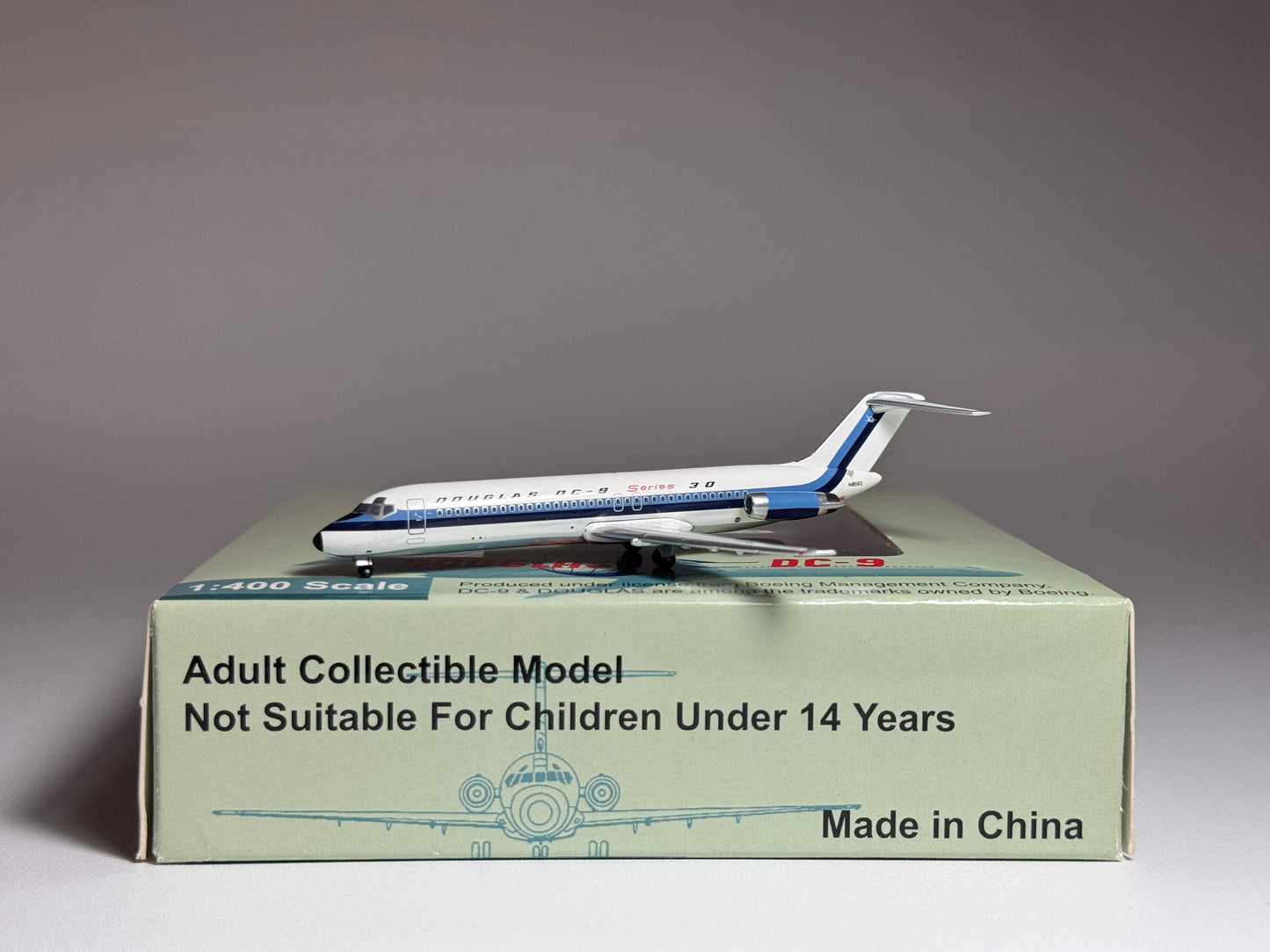 Aeroclassics 1:400 Series 30 House Colors Douglas DC-9-30 N8916E Hockey Stick ACN8916E