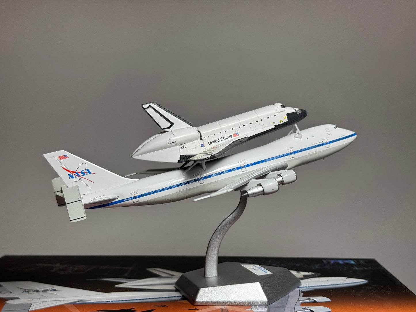 Patriot Model 1:400 NASA Boeing 747-100 SCA N905NA Space Shuttle Endeavour w/Interactive Gear PT-400-010