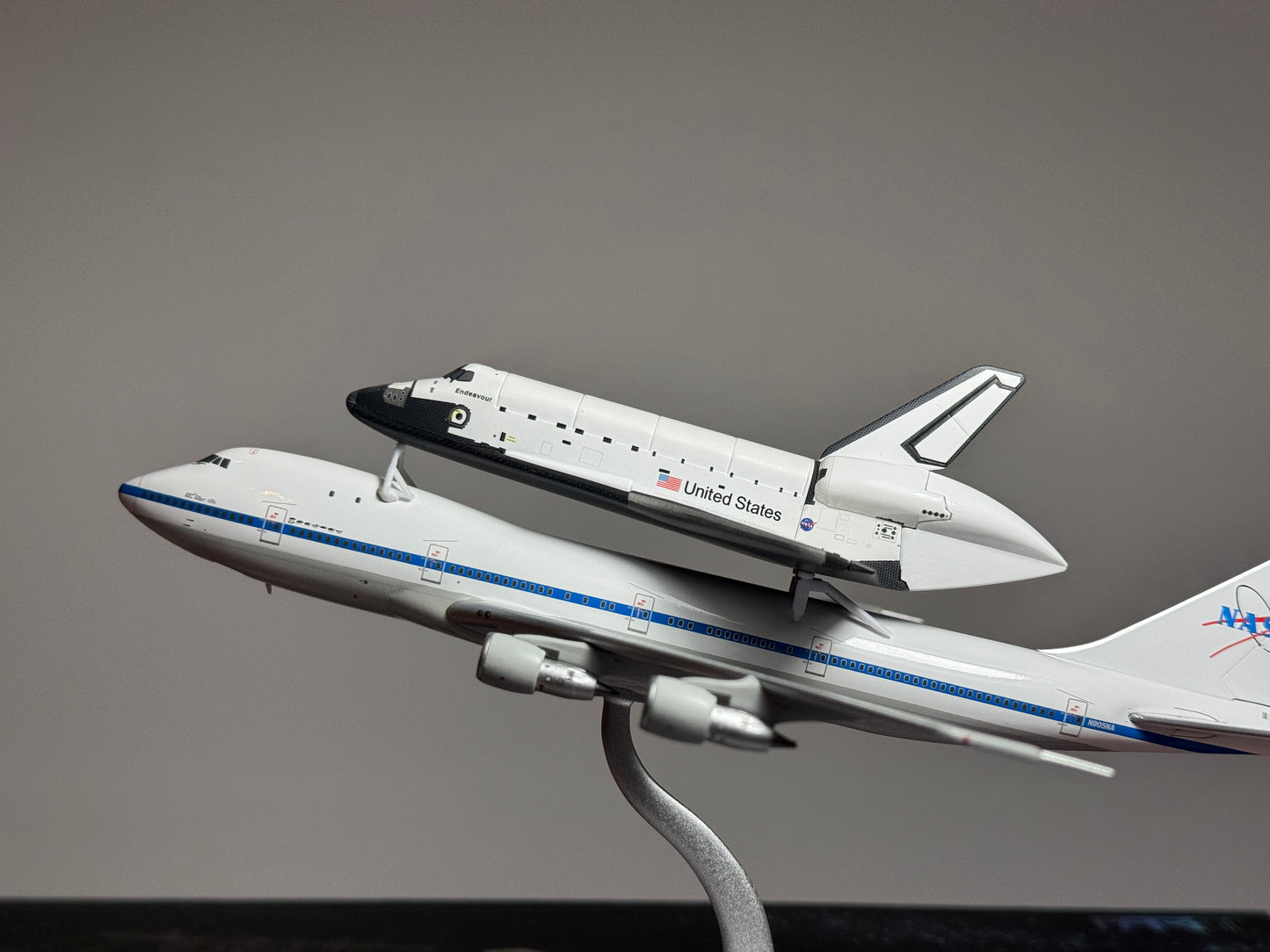 Patriot Model 1:400 NASA Boeing 747-100 SCA N905NA Space Shuttle Endeavour w/Interactive Gear PT-400-010