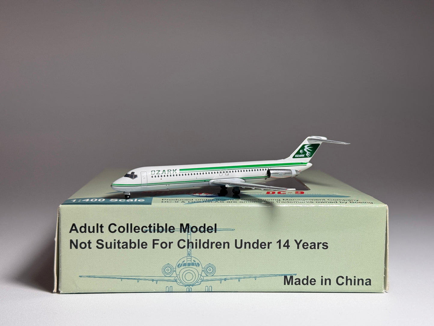 Aeroclassics 1:400 Ozark Airlines Douglas DC-9-40 N934L Stripes ACN934L