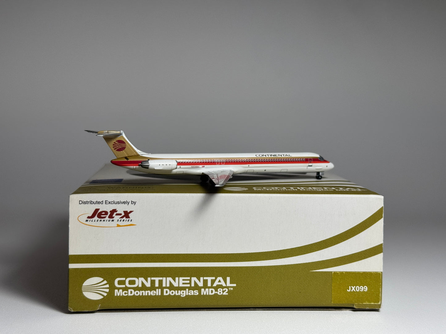 Jet-X 1:400 Continental Airlines McDonnell Douglas MD-82 N939MC Red Meatball JX099