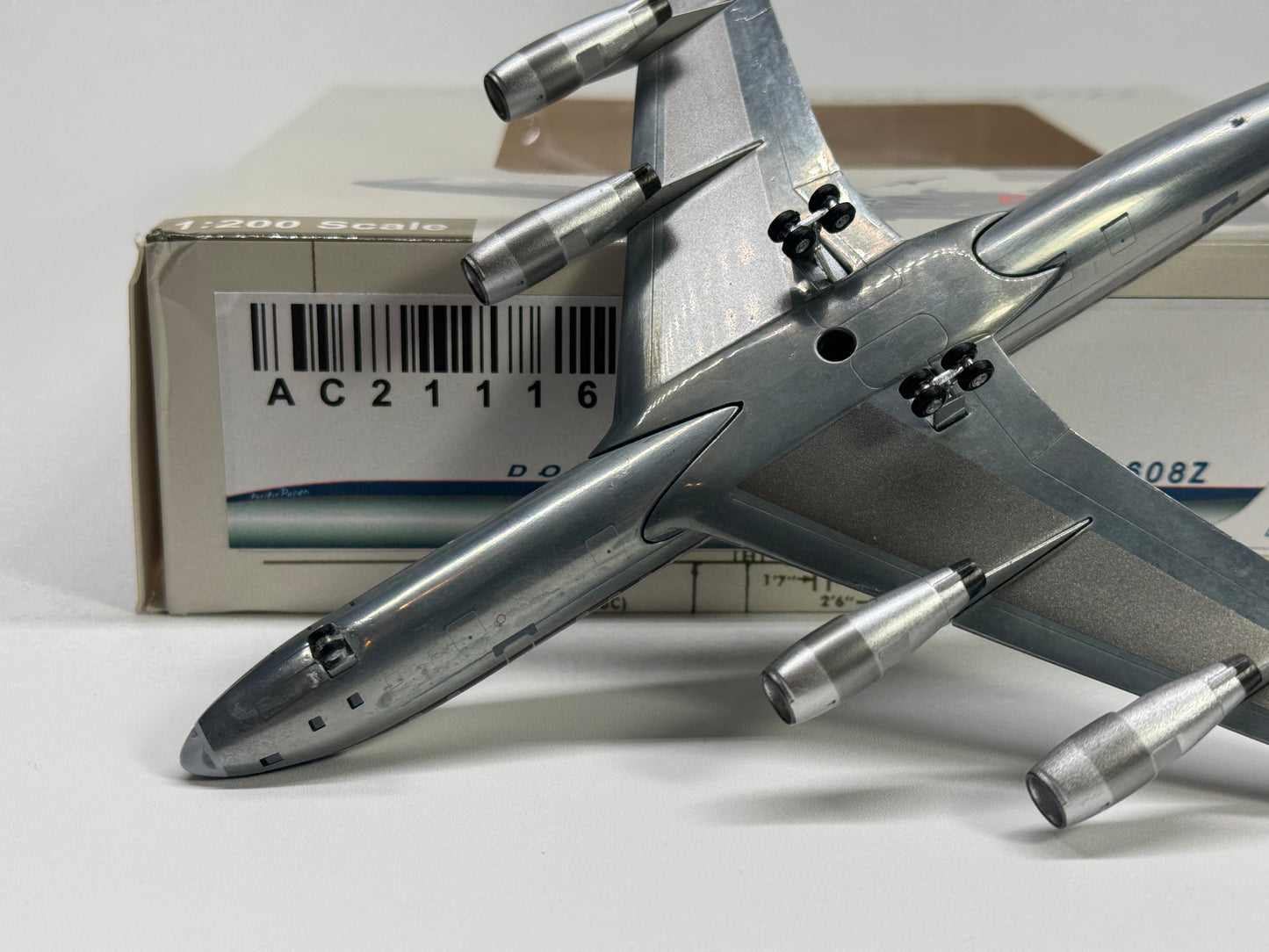 Aeroclassics 1:200 House Colors Douglas DC-8-50 N9608Z "Pacific Pacer" AC211164