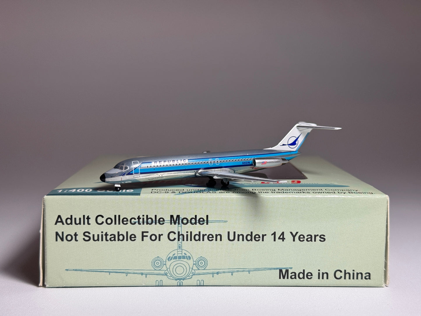 Aeroclassics 1:400 Republic Airlines Douglas DC-9-30 N961N Polished Metal ACN961N