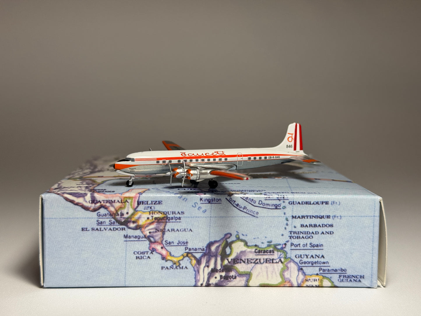 Aeroclassics 1:400 Faucett Peru Douglas DC-6 OB-R-846 ACOBR846