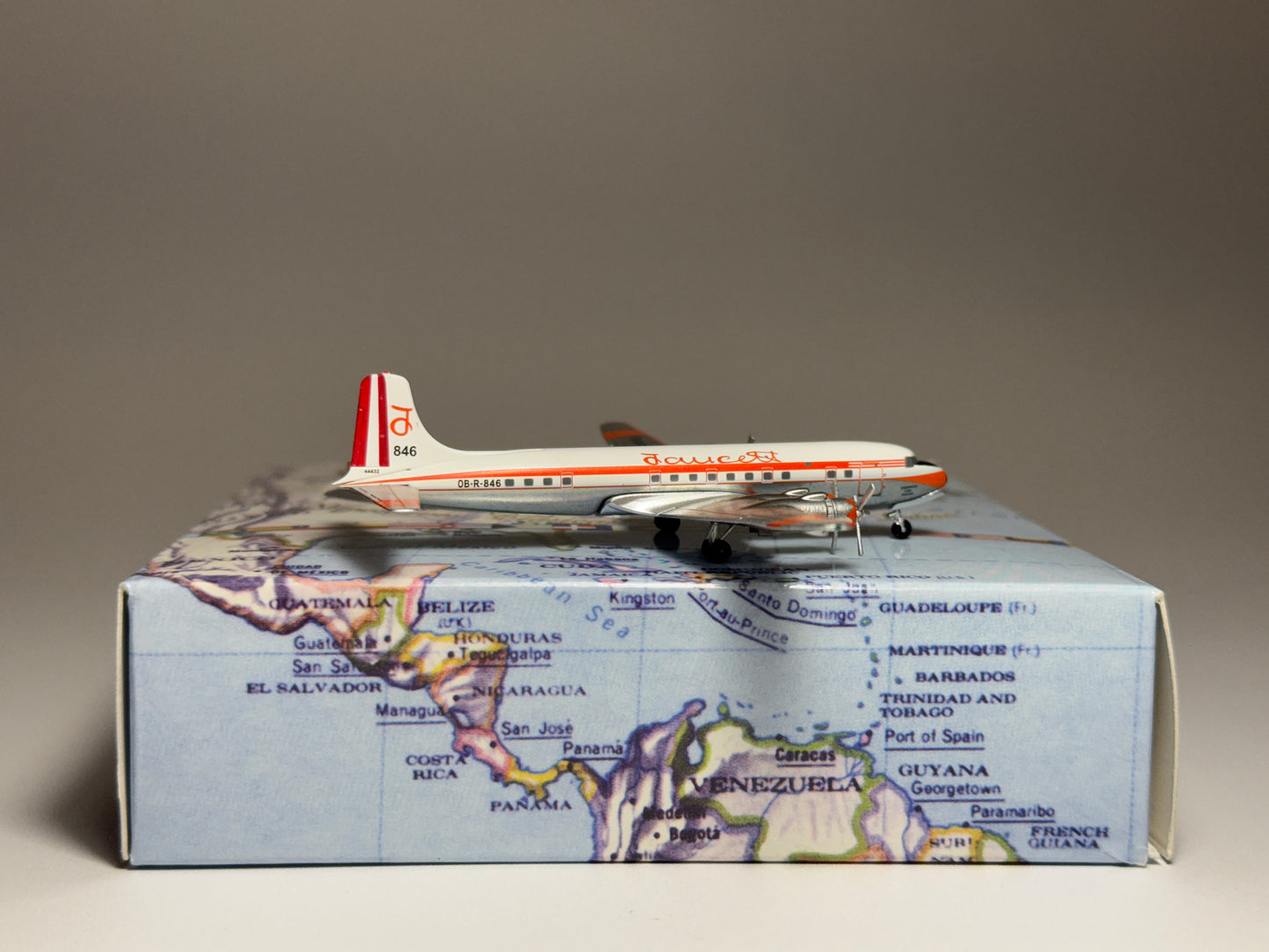 Aeroclassics 1:400 Faucett Peru Douglas DC-6 OB-R-846 ACOBR846