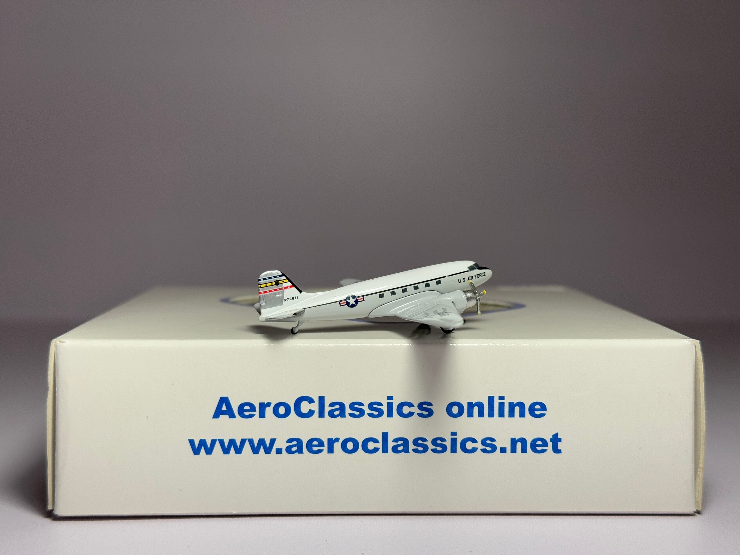 Aeroclassics 1:400 USAF Douglas C-47 0-76671 50th '63 AC076671