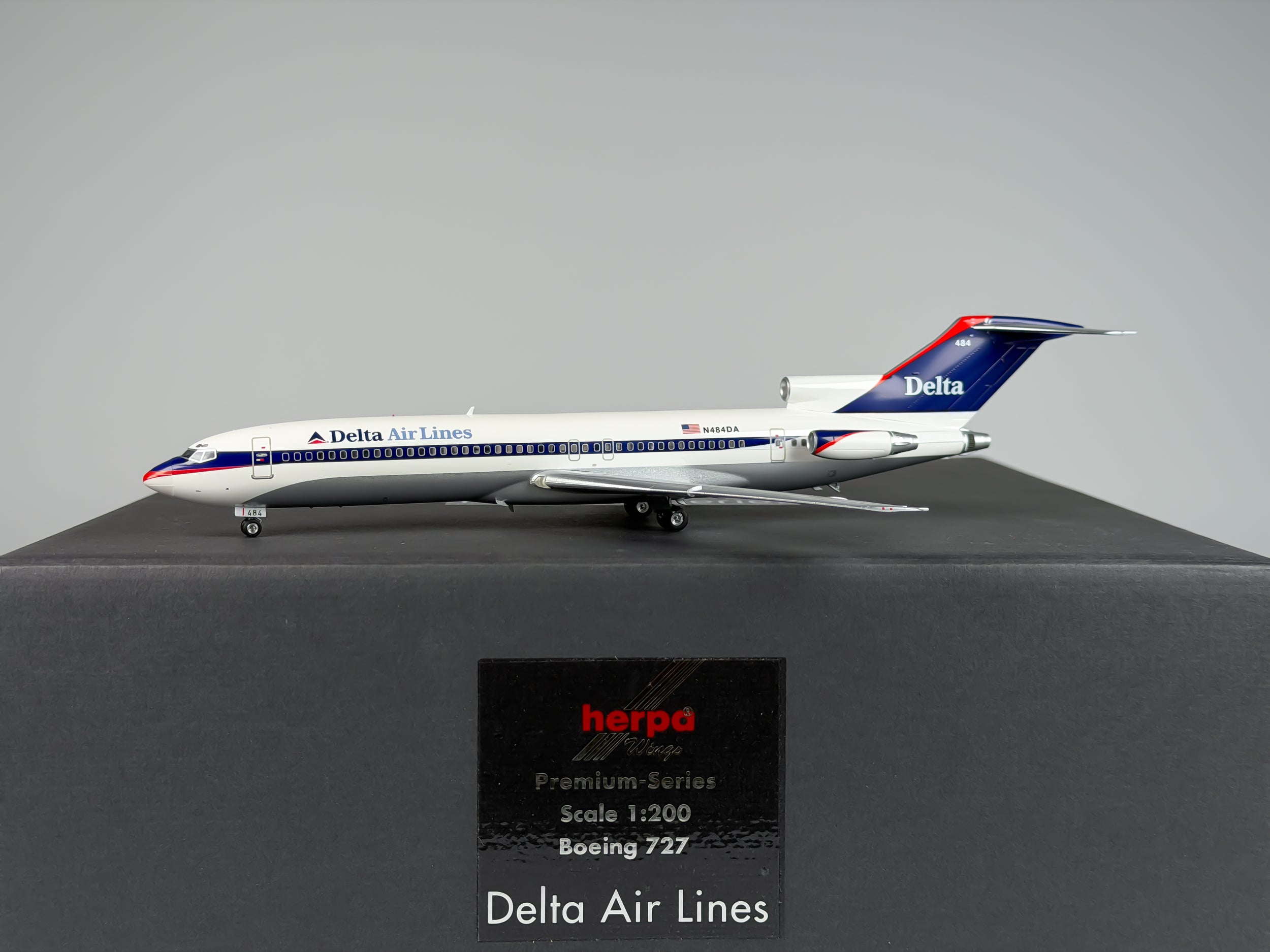 Delta Air Lines Boeing 727-200 1:200 Herpa N484DA (016117)