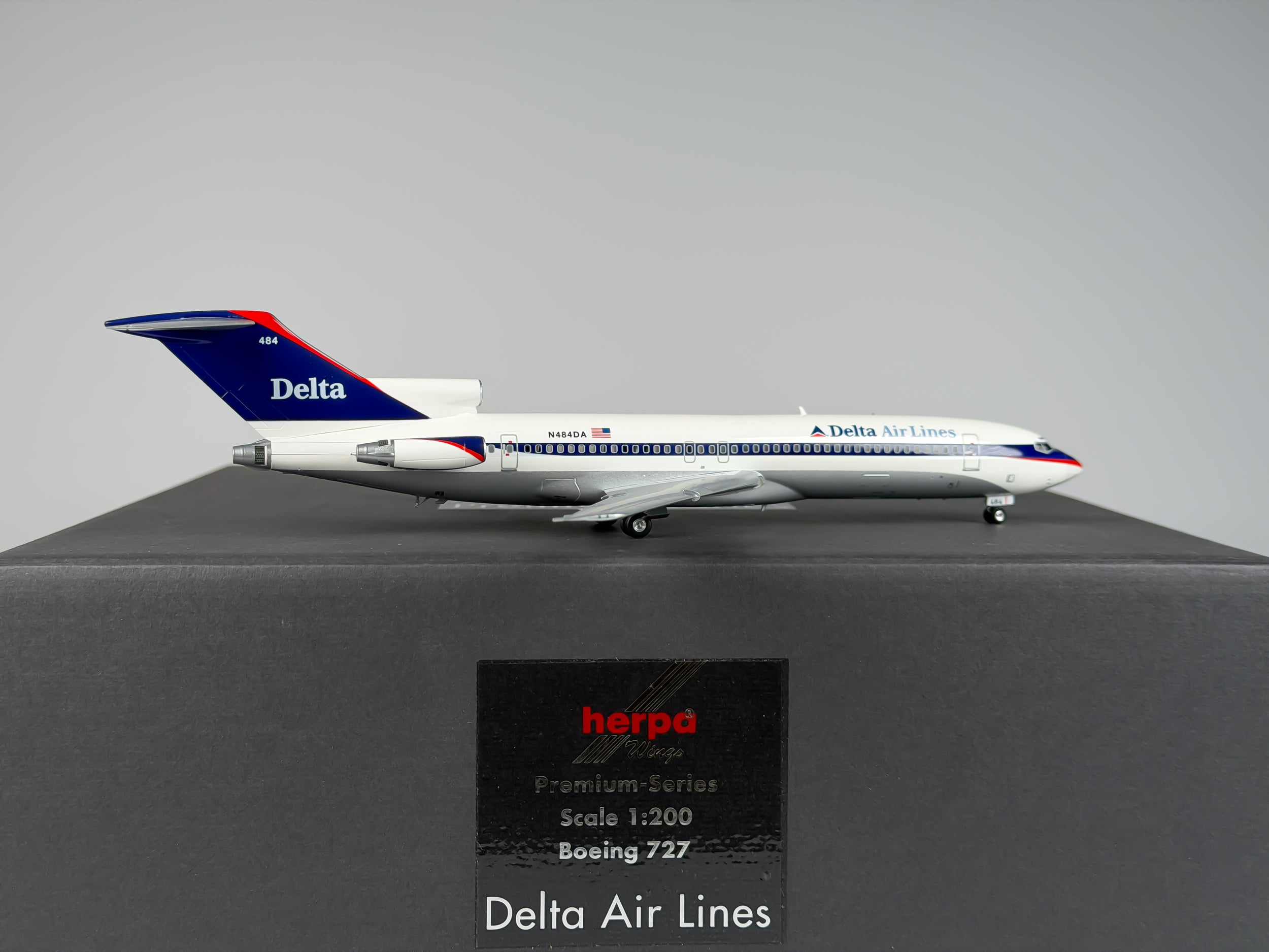 Delta Air Lines Boeing 727-200 1:200 Herpa N484DA (016117)
