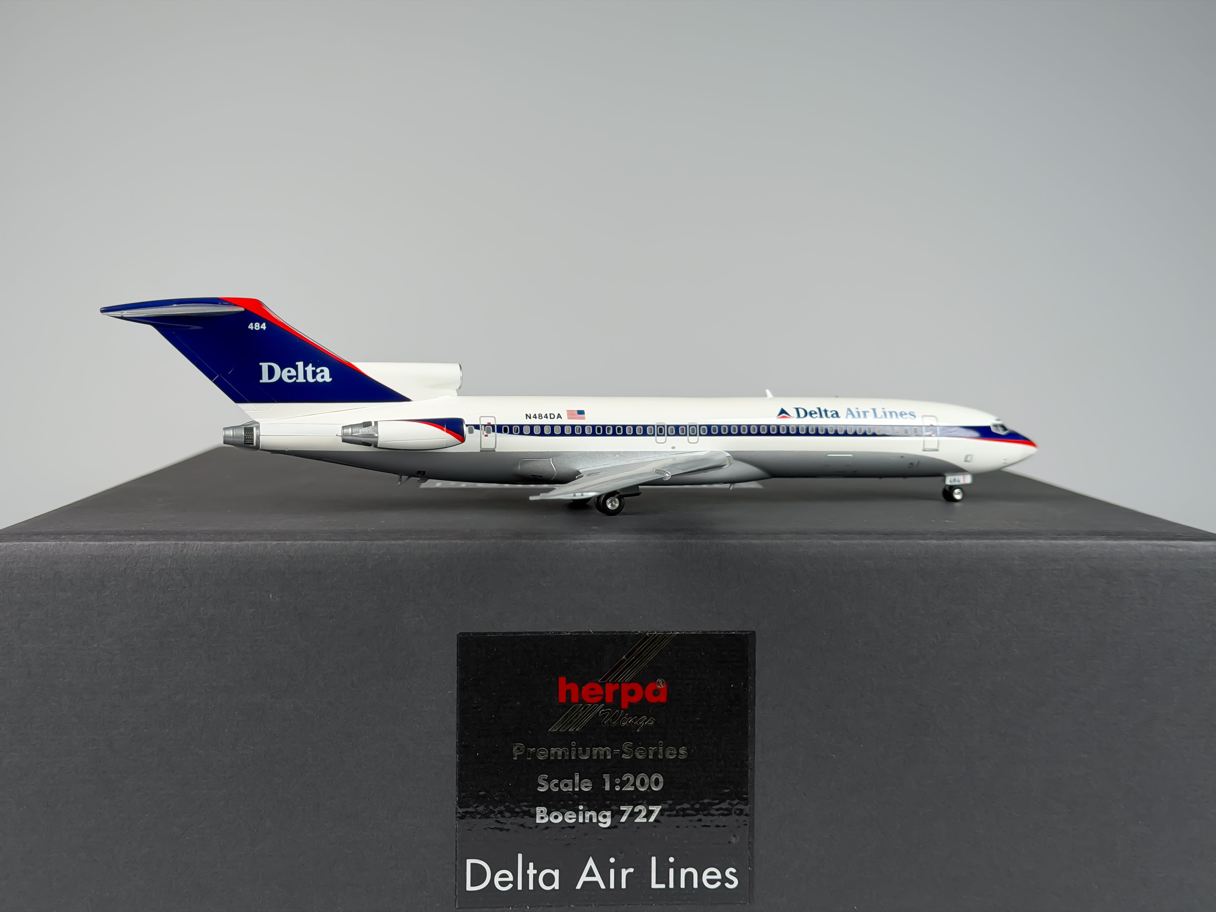 Delta Air Lines Boeing 727-200 1:200 Herpa N484DA (016117)