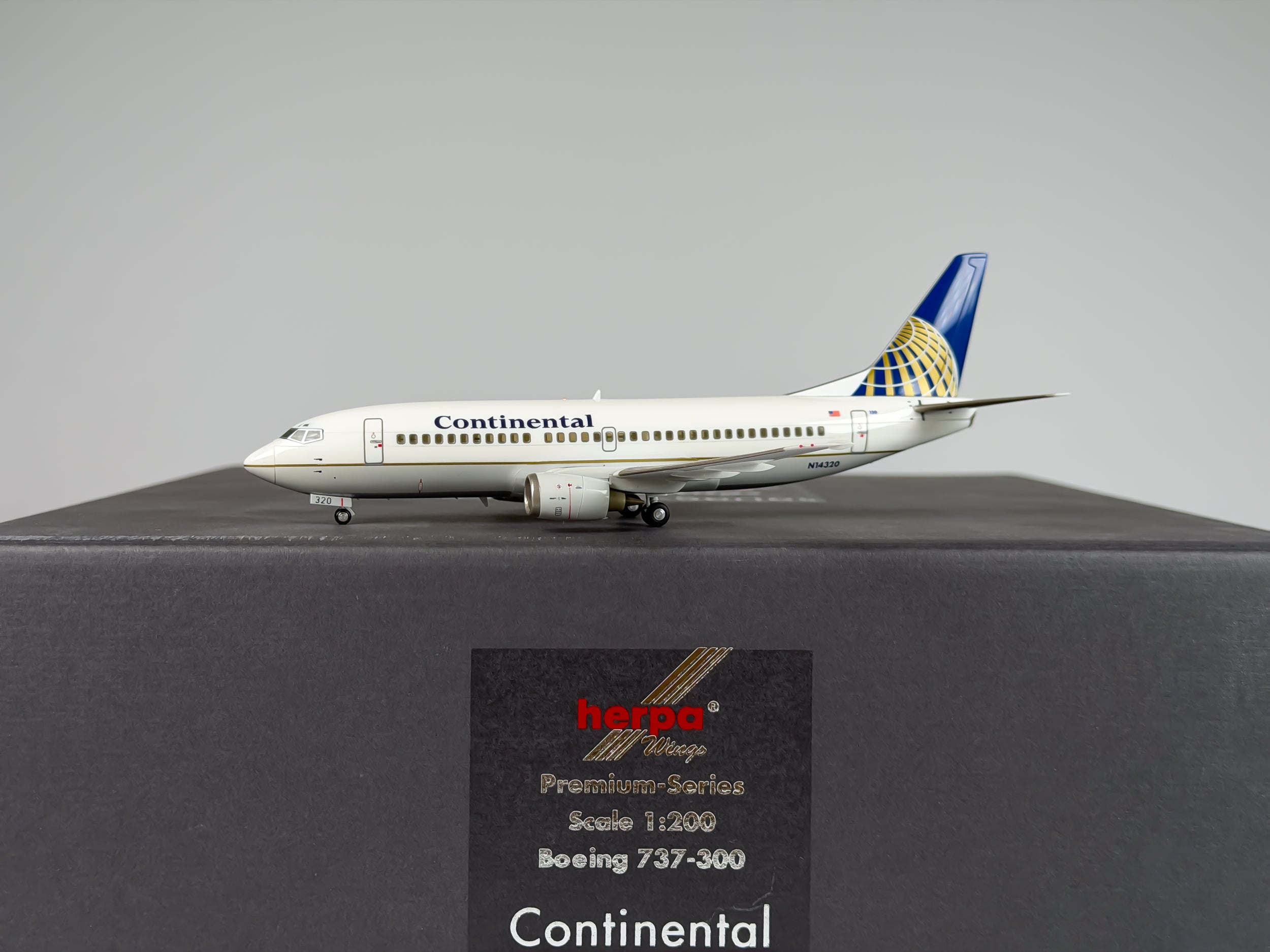 Continental Airlines Boeing 737-300 1:200 Herpa N14320 (016124)
