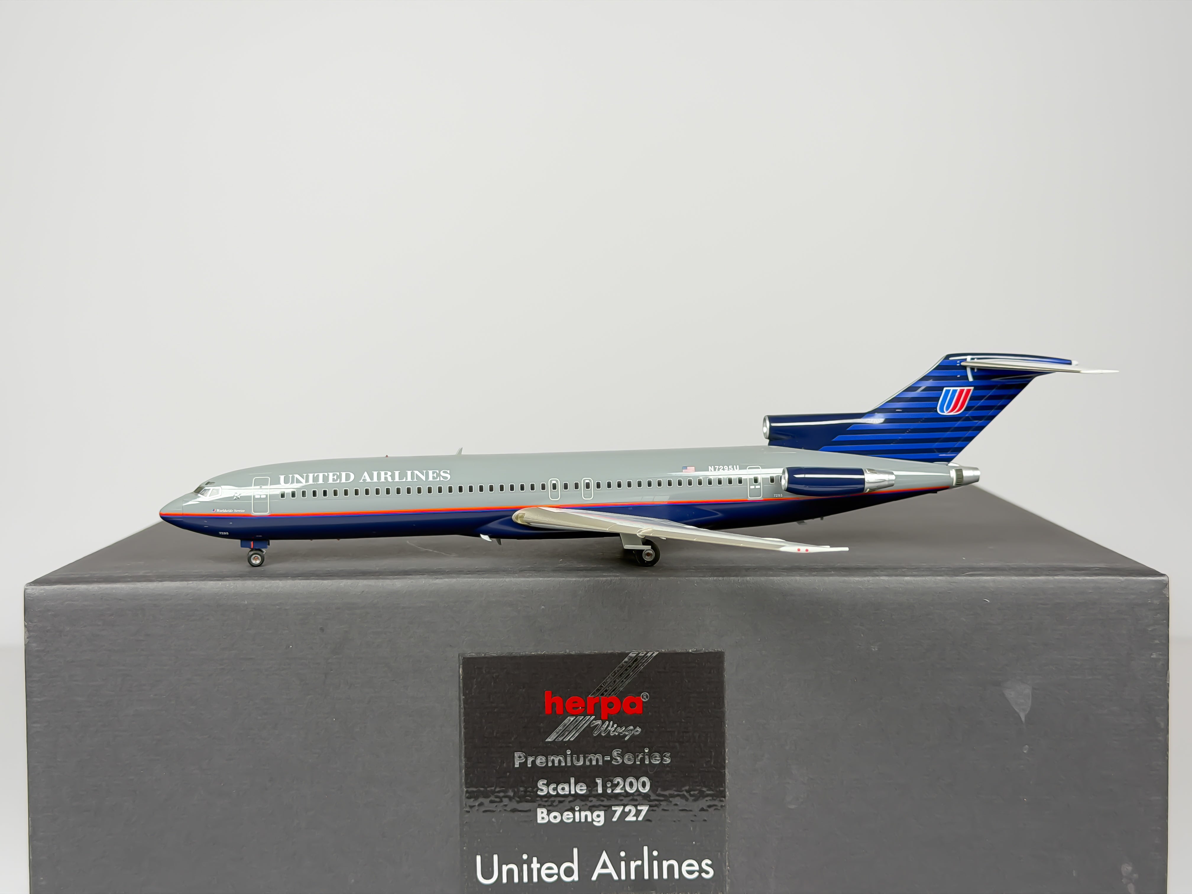United Airlines Boeing 727-200 1:200 Herpa N7295U (016179) (Herpa Premium)