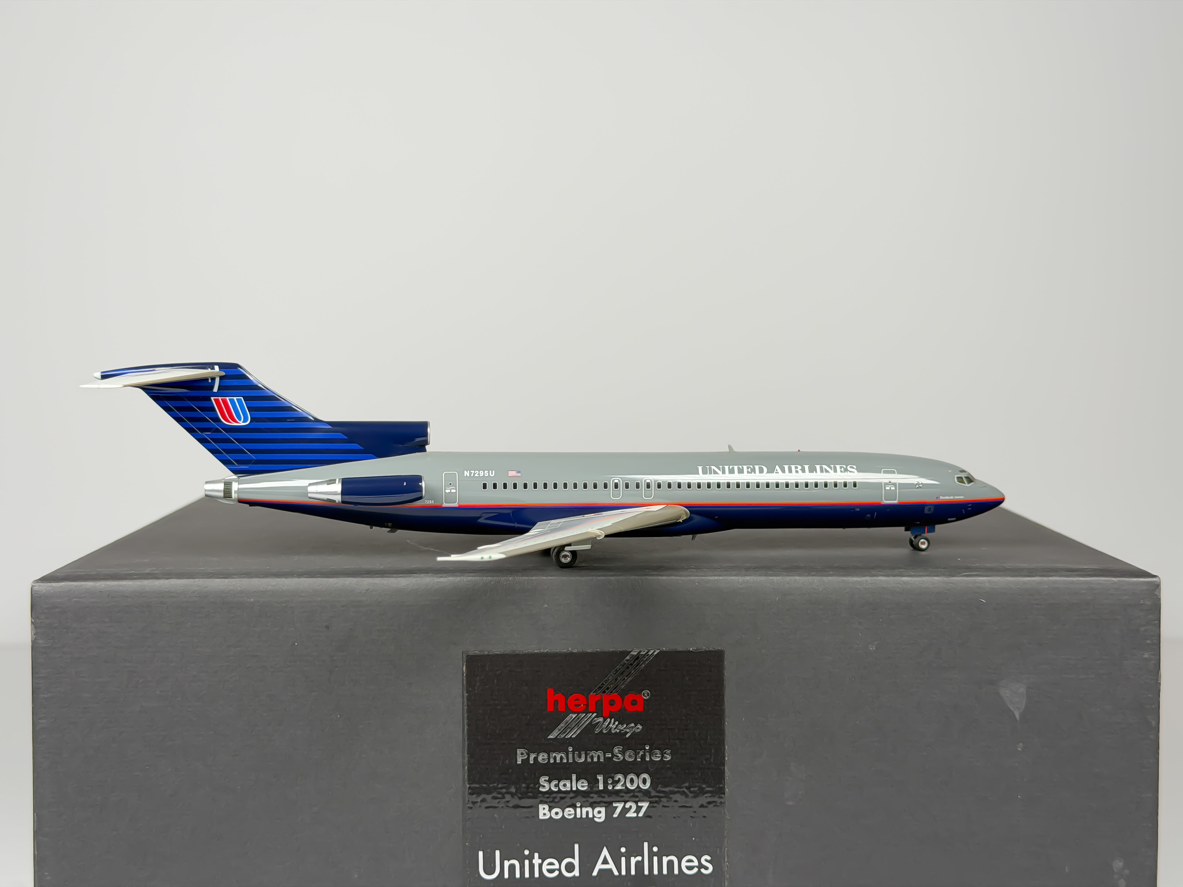United Airlines Boeing 727-200 1:200 Herpa N7295U (016179) (Herpa Premium)