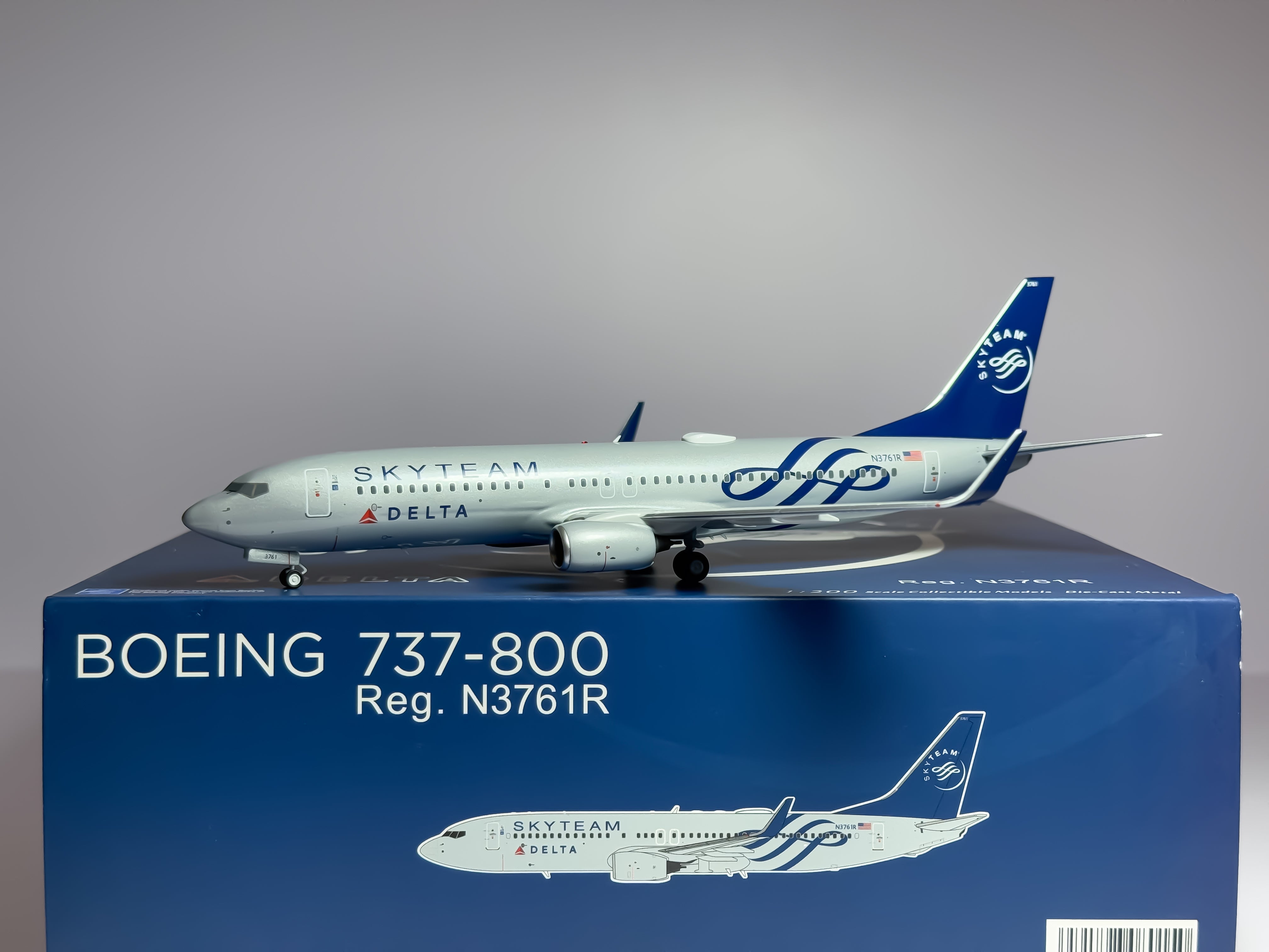 Delta Air Lines Boeing 737-800 1:200 NG Models N3761R (08015)