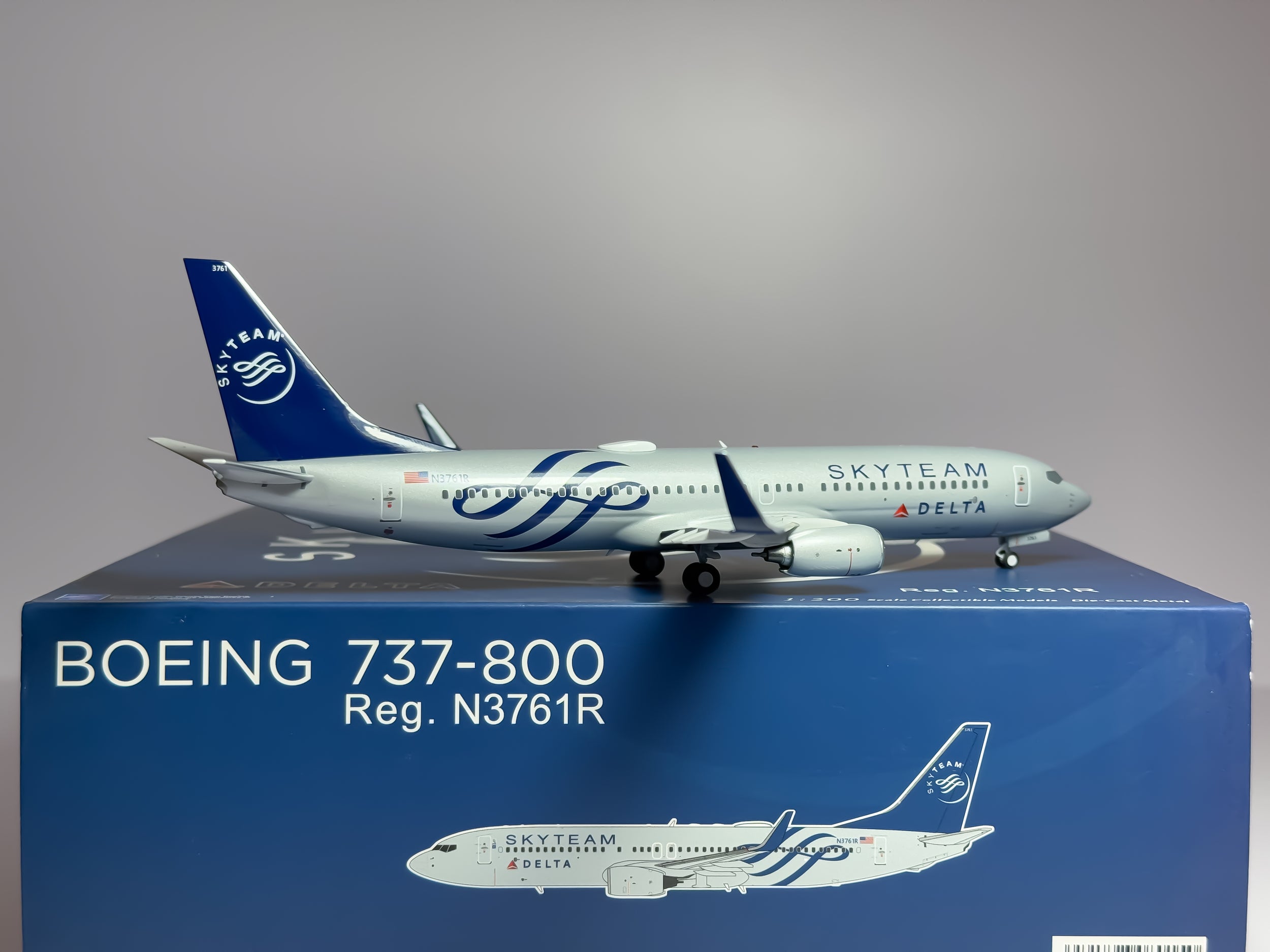 Delta Air Lines Boeing 737-800 1:200 NG Models N3761R (08015)