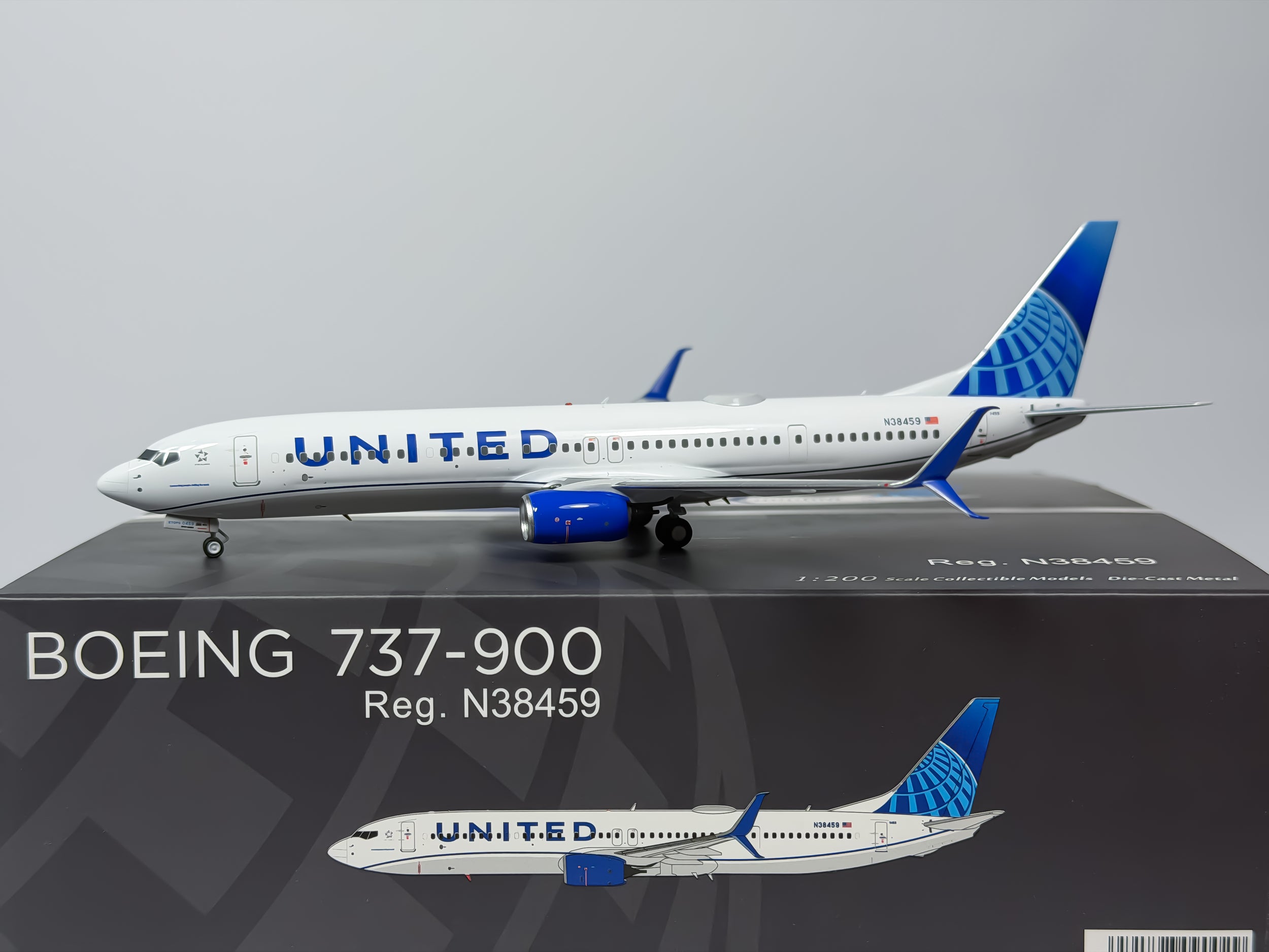 United Airlines Boeing 737-900 1:200 NG Models N38459 (09002)