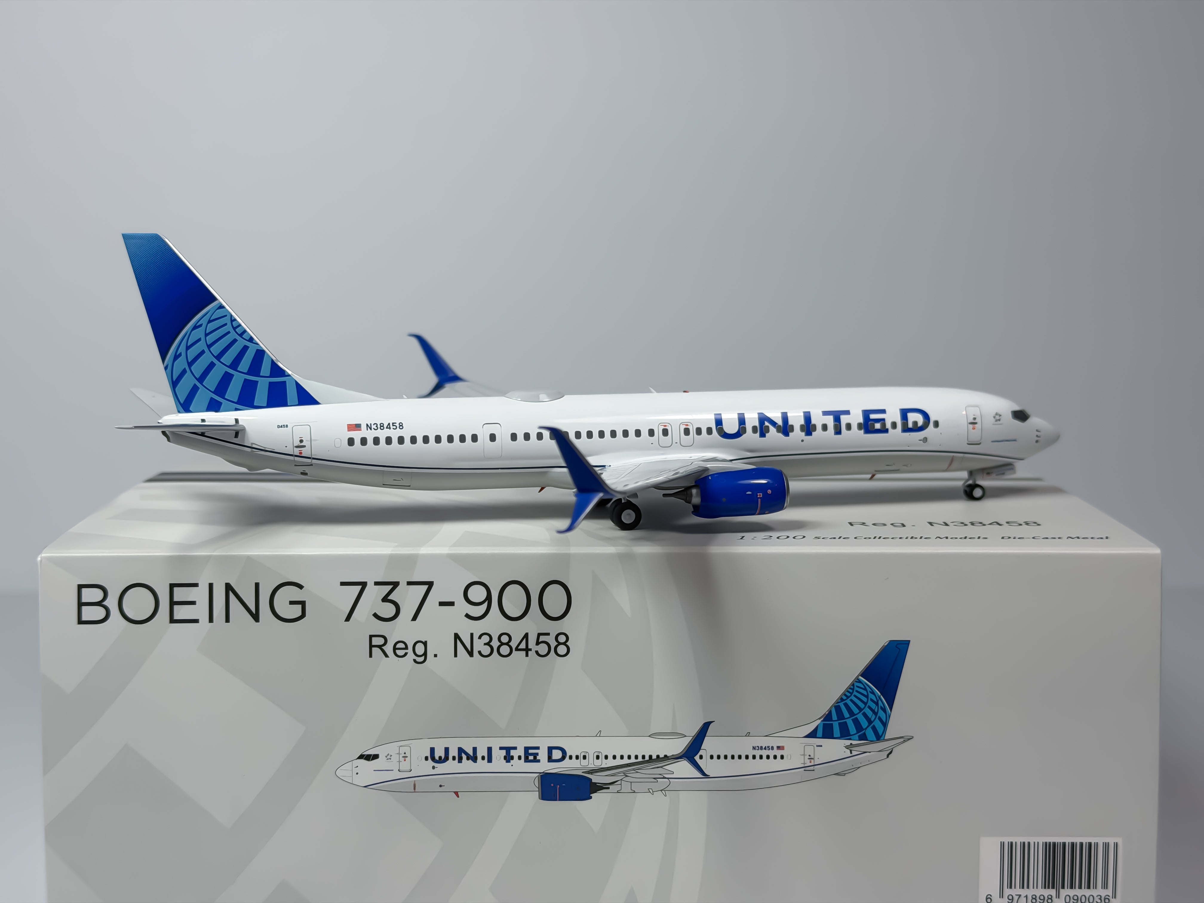 United Airlines Boeing 737-900 1:200 NG Models N38458 (09003)