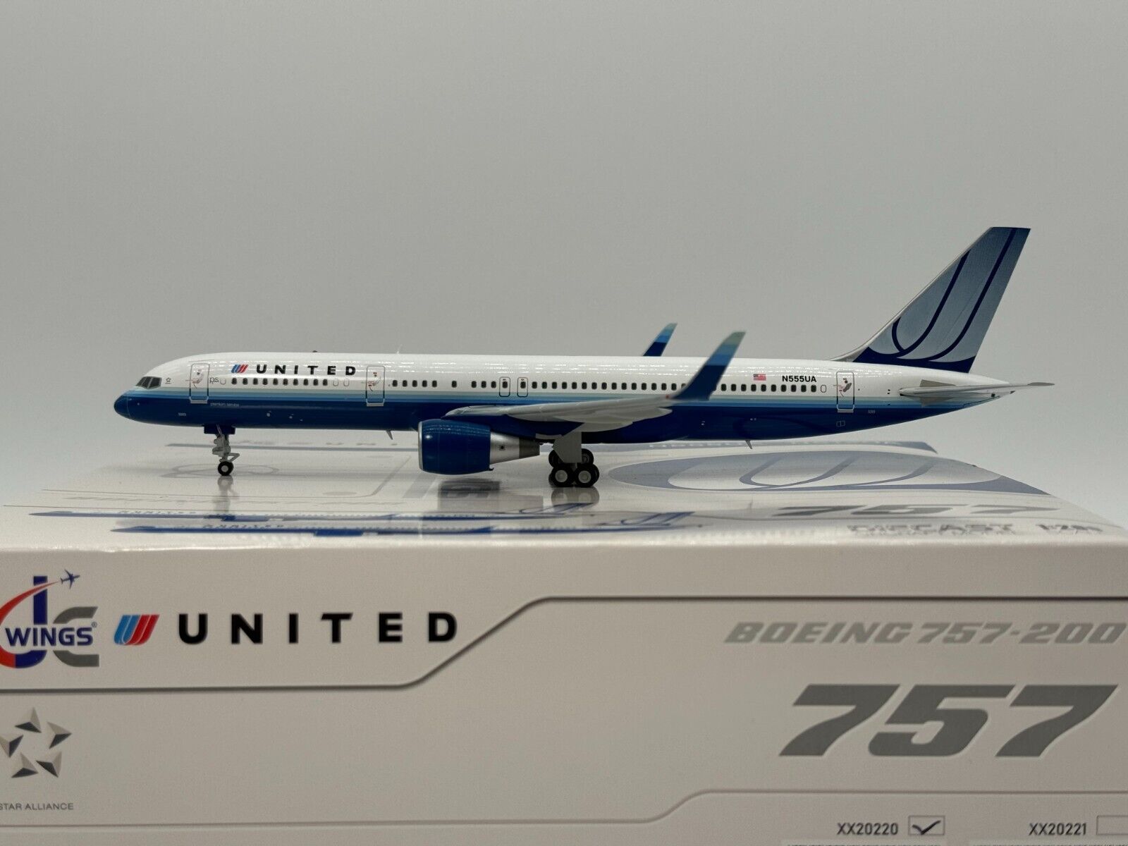 JC Wings 1:200 United Airlines Boeing 757-200 N555UA Tulip Livery XX20220