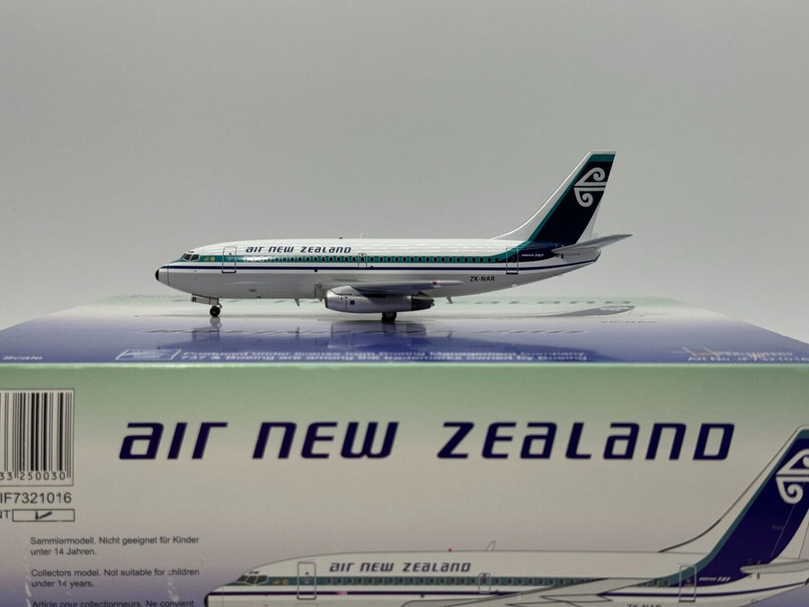 Inflight200 Air New Zealand Boeing 737-200 ZK-NAR 1980s colors IF7321016