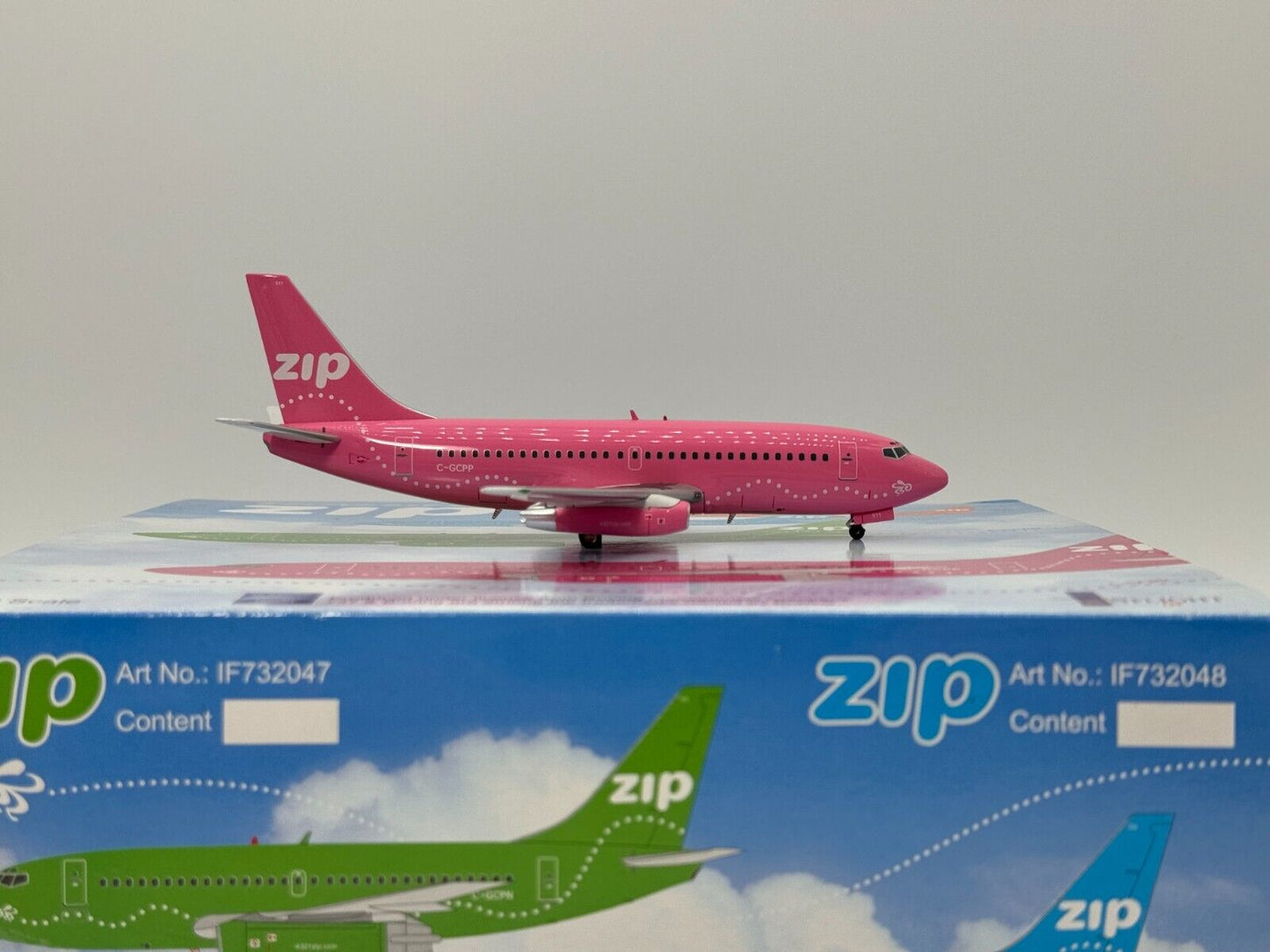 Inflight200 Zip Boeing 737-200 C-GCPP 2002s Pink IF732046 Rare